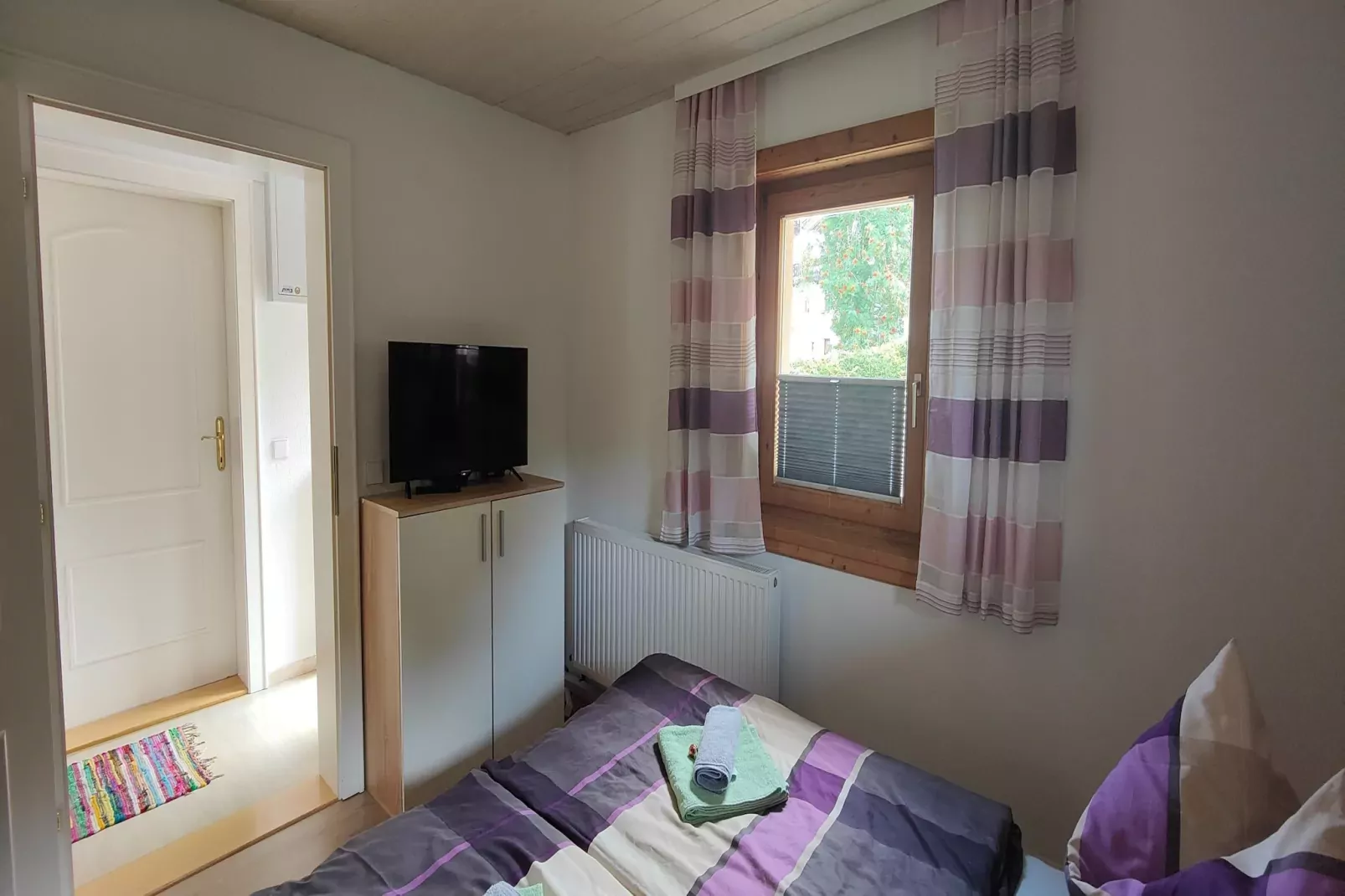 Hofer-Bedroom