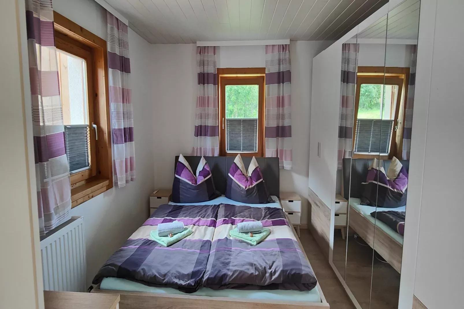 Hofer-Bedroom