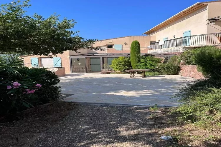 Villa Le Mas des Cerises-Areas summer 1km