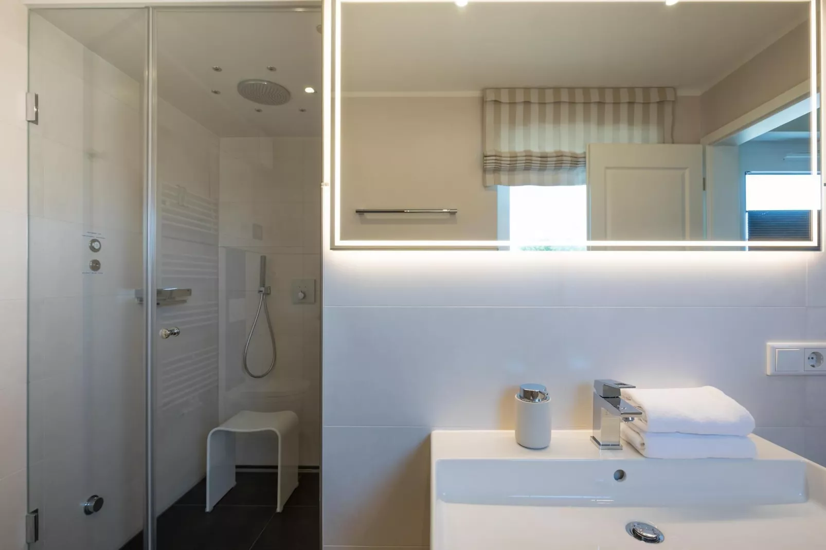 SeeZeichen auf Nordstrand - 4 Personen-Bathroom