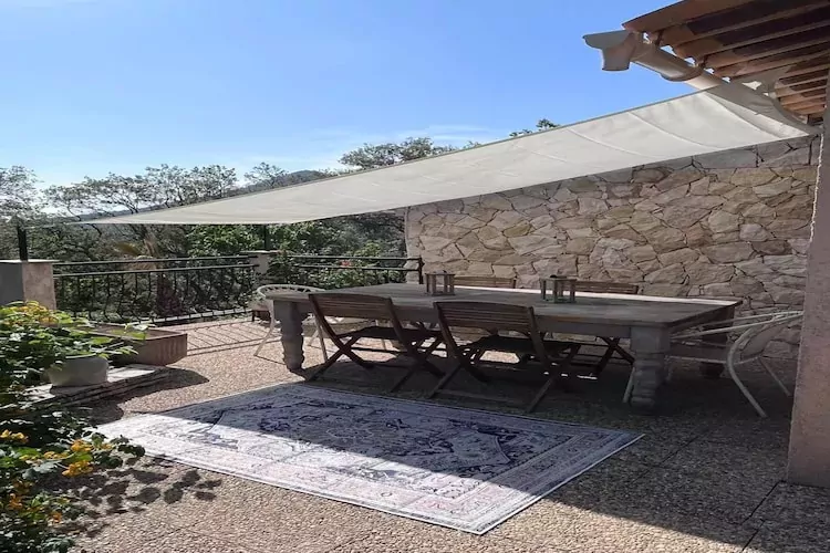 Villa Le Mas des Cerises-Terrace balcony