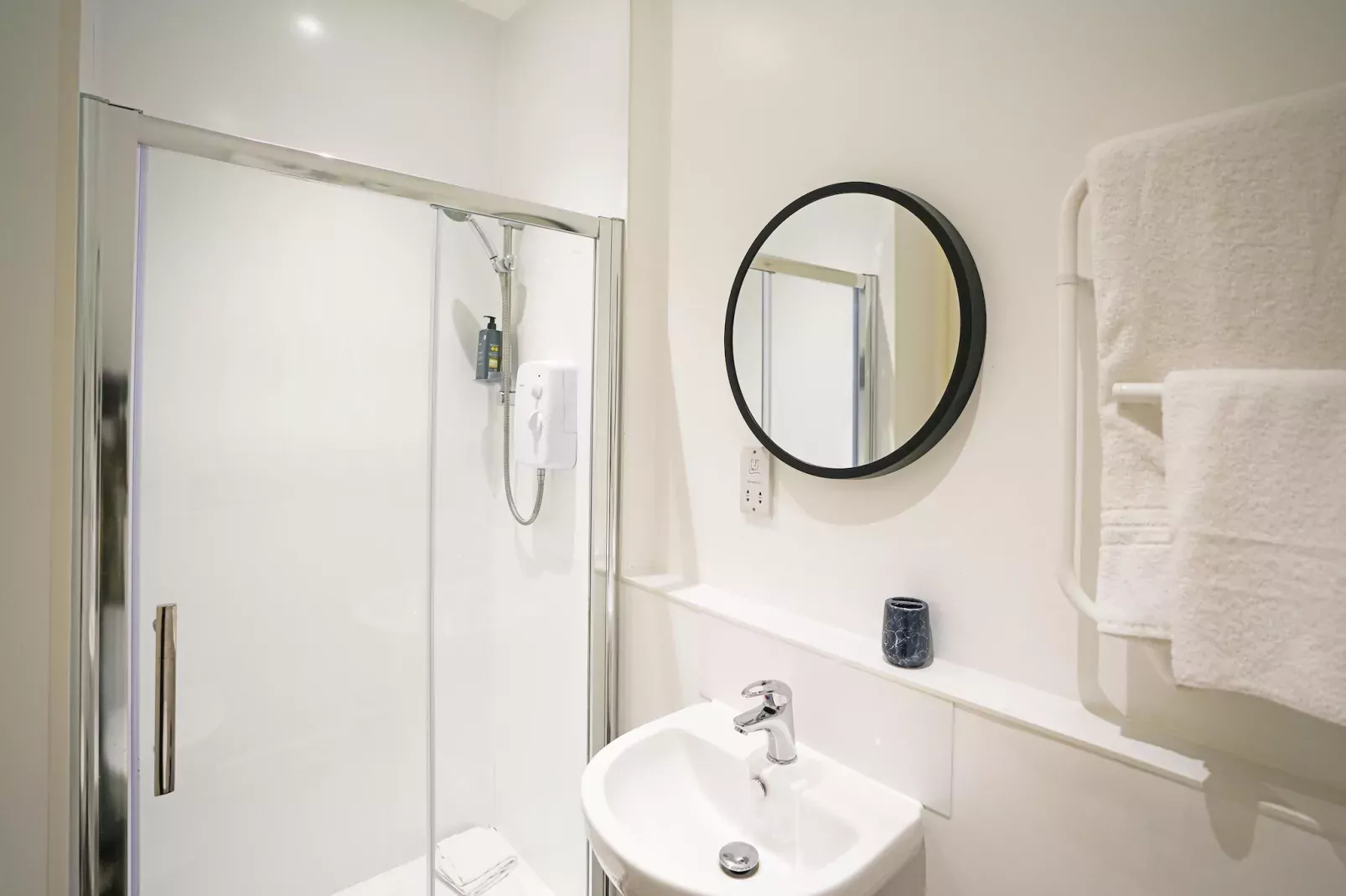 Kingston Luxe Suites Riverside Apartment Belvilla-Bathroom