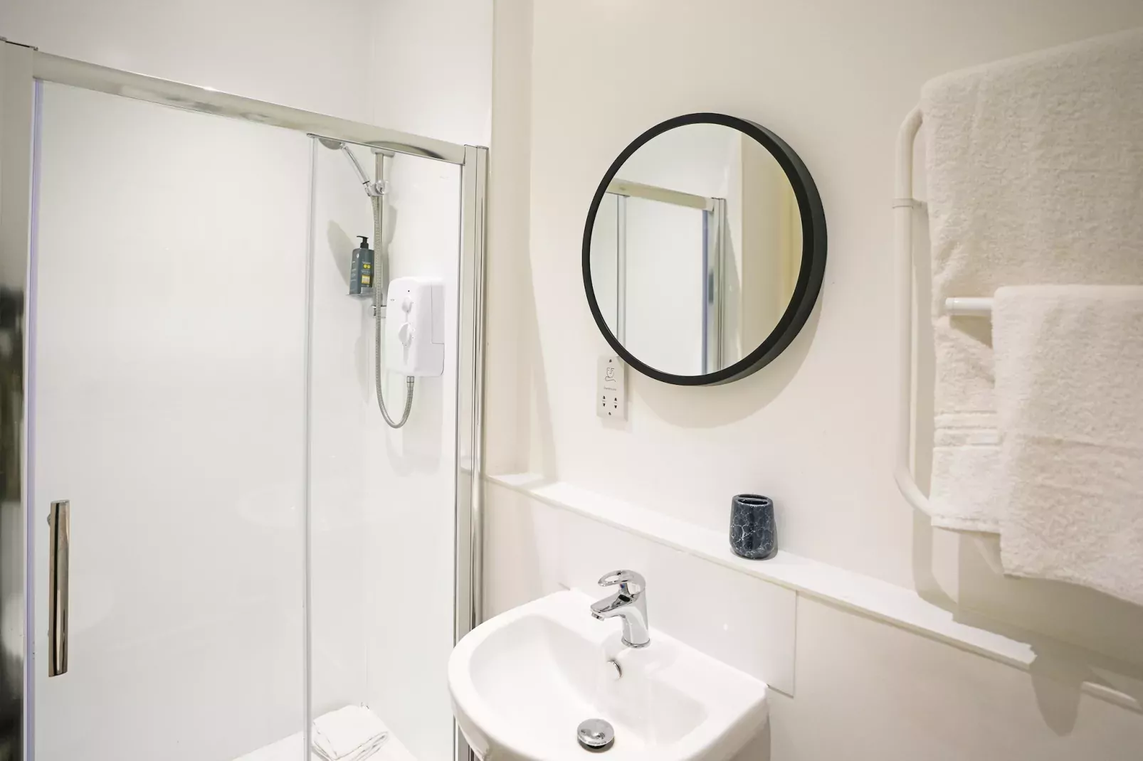Kingston Luxe Suites Riverside Apartment Belvilla-Bathroom