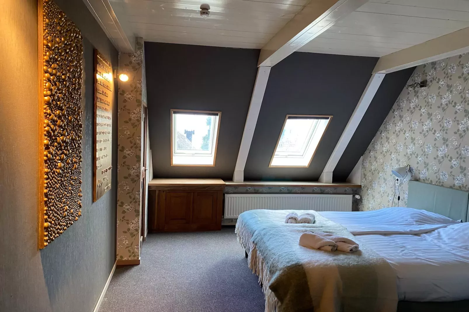 13-17 pax holiday home with separated apartments and gardens-Chambre