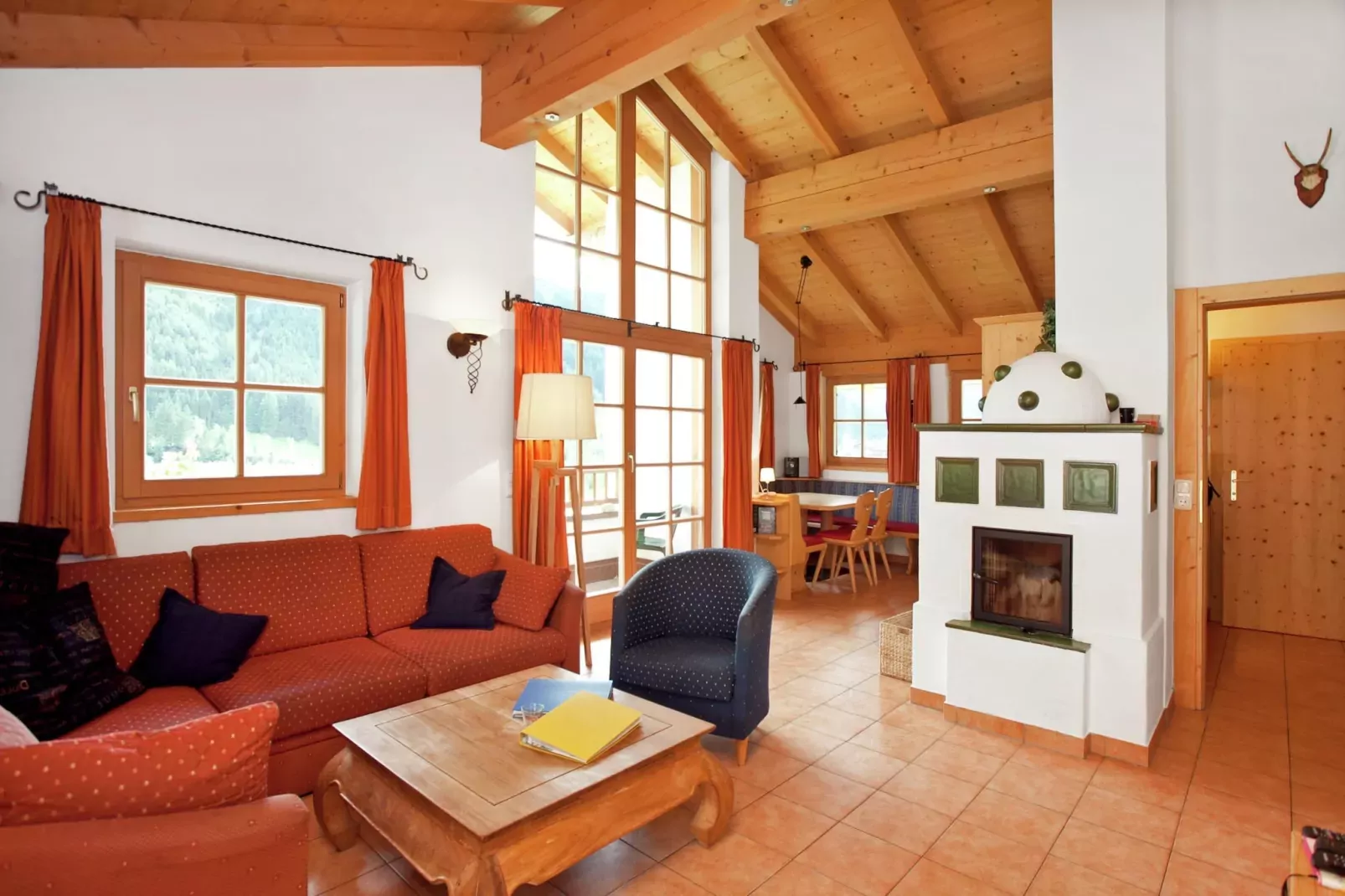 Chalets im Wald-Wohnzimmer