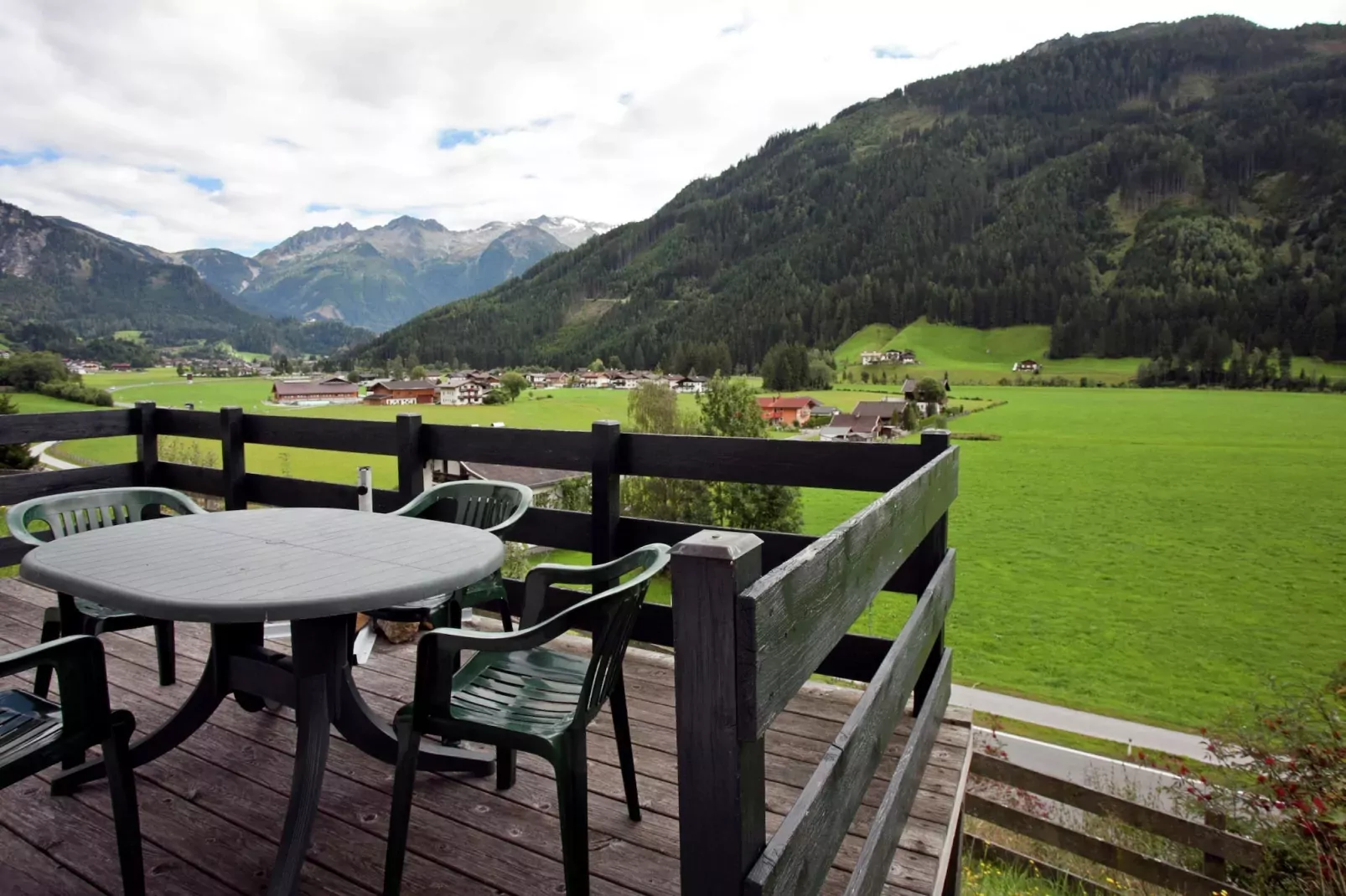 Chalets im Wald-Terrasse/Balkon