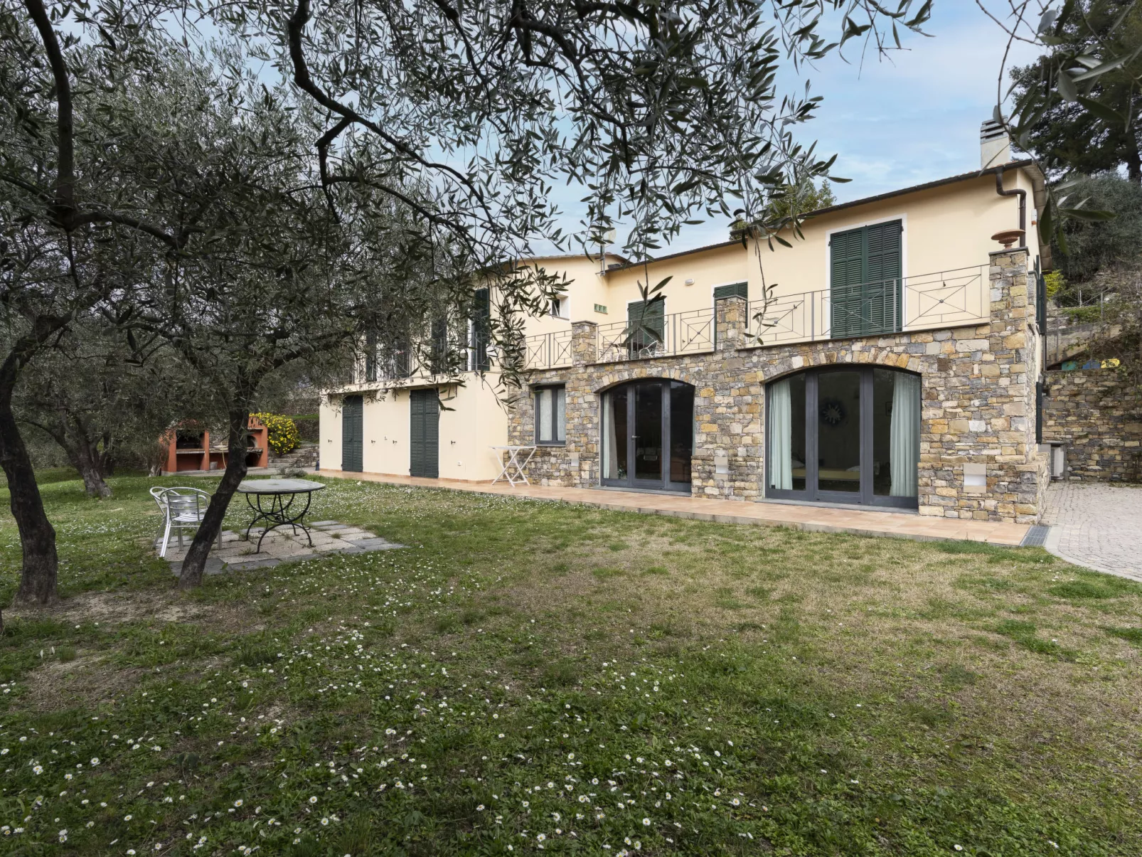 Costadoro-Outside