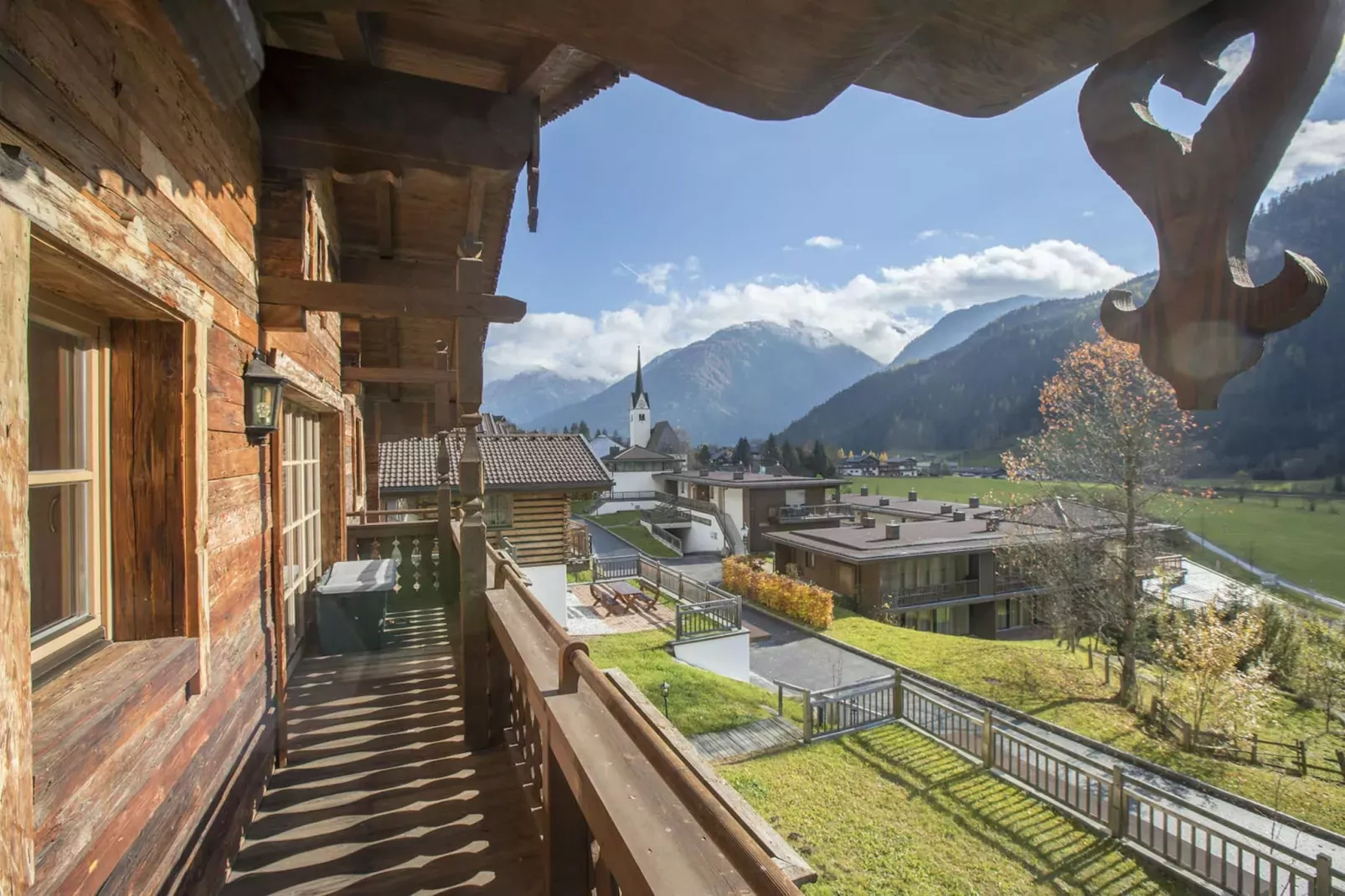 Chalets im Wald-View in summer