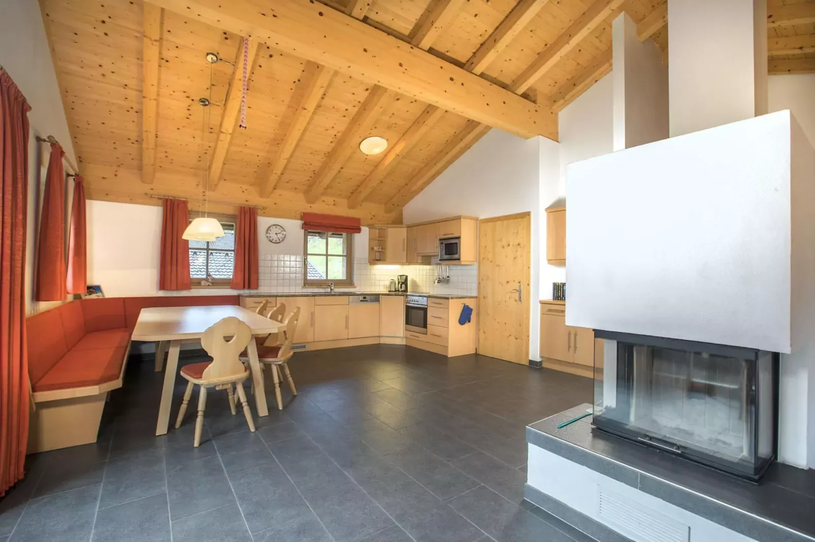 Chalets im Wald-Dining room