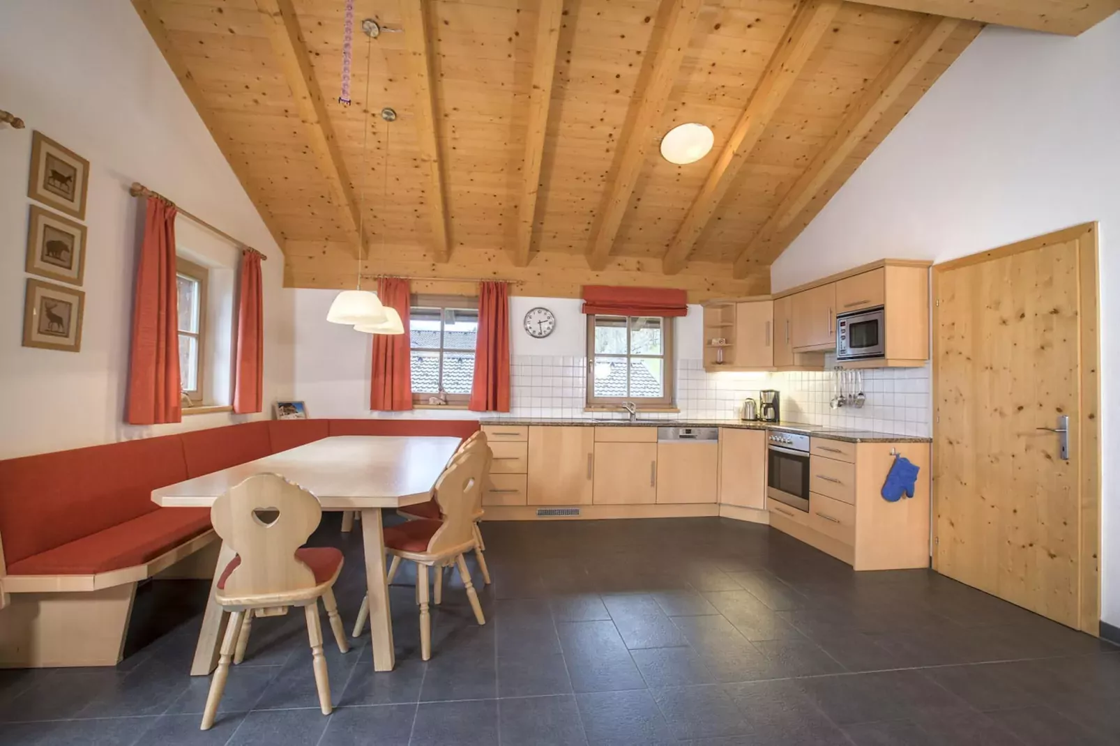 Chalets im Wald-Dining room