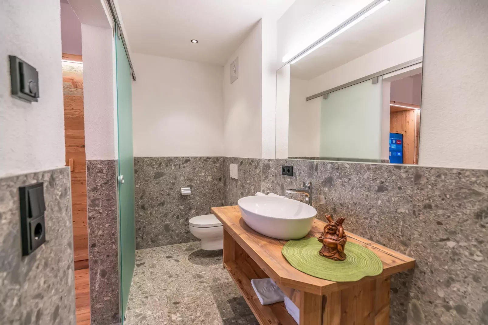 Apartment 5-Badezimmer