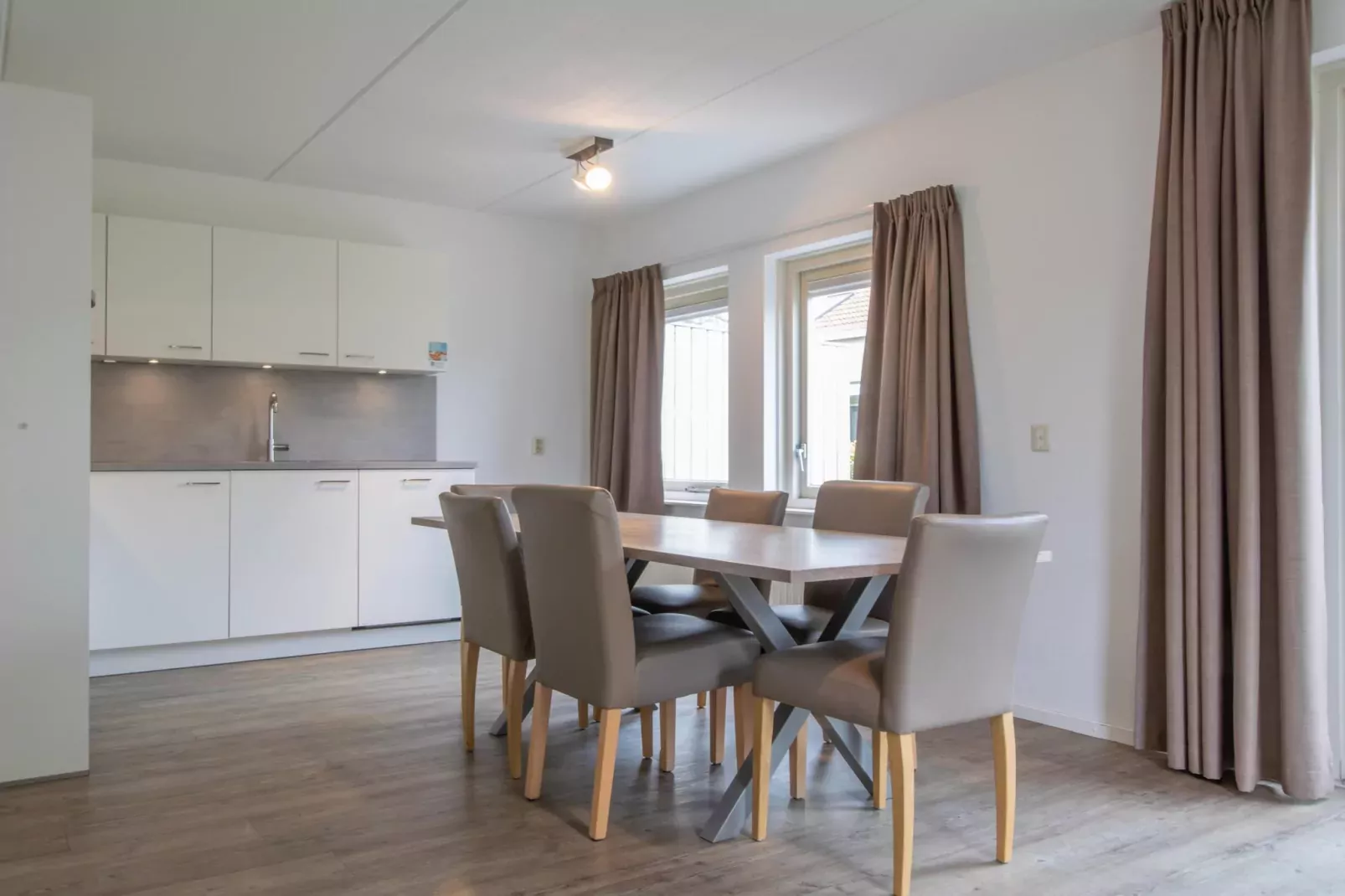 Vakantiepark Soeten Haert 13-Esszimmer