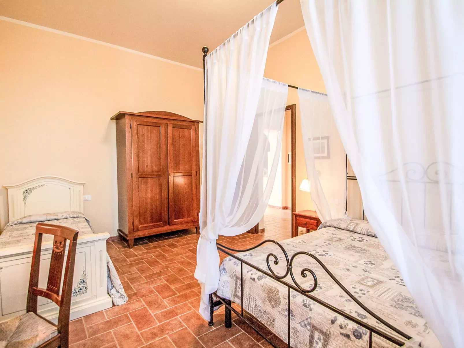 Tenuta-Inside