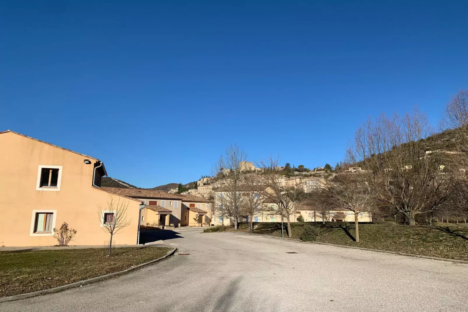 Résidence Les Sources - Montbrun-les-Bains // Studio 2 pers-Exterior summer