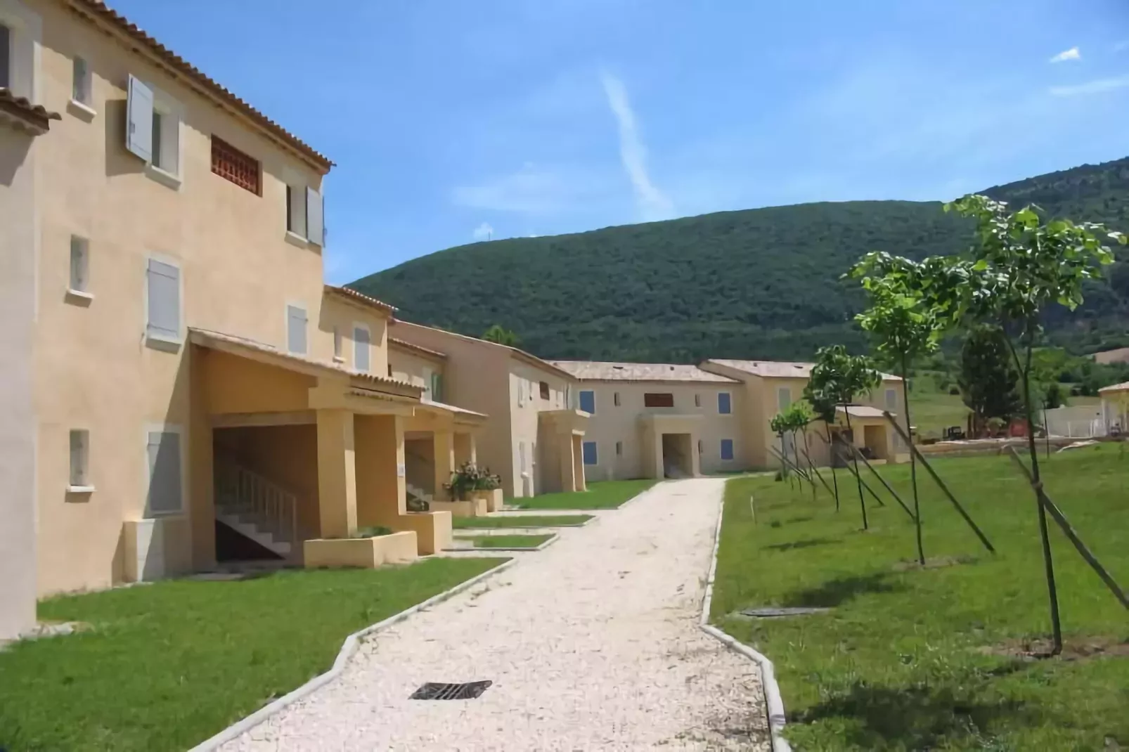 Résidence Les Sources - Montbrun-les-Bains // Studio 2 pers-Exterior summer