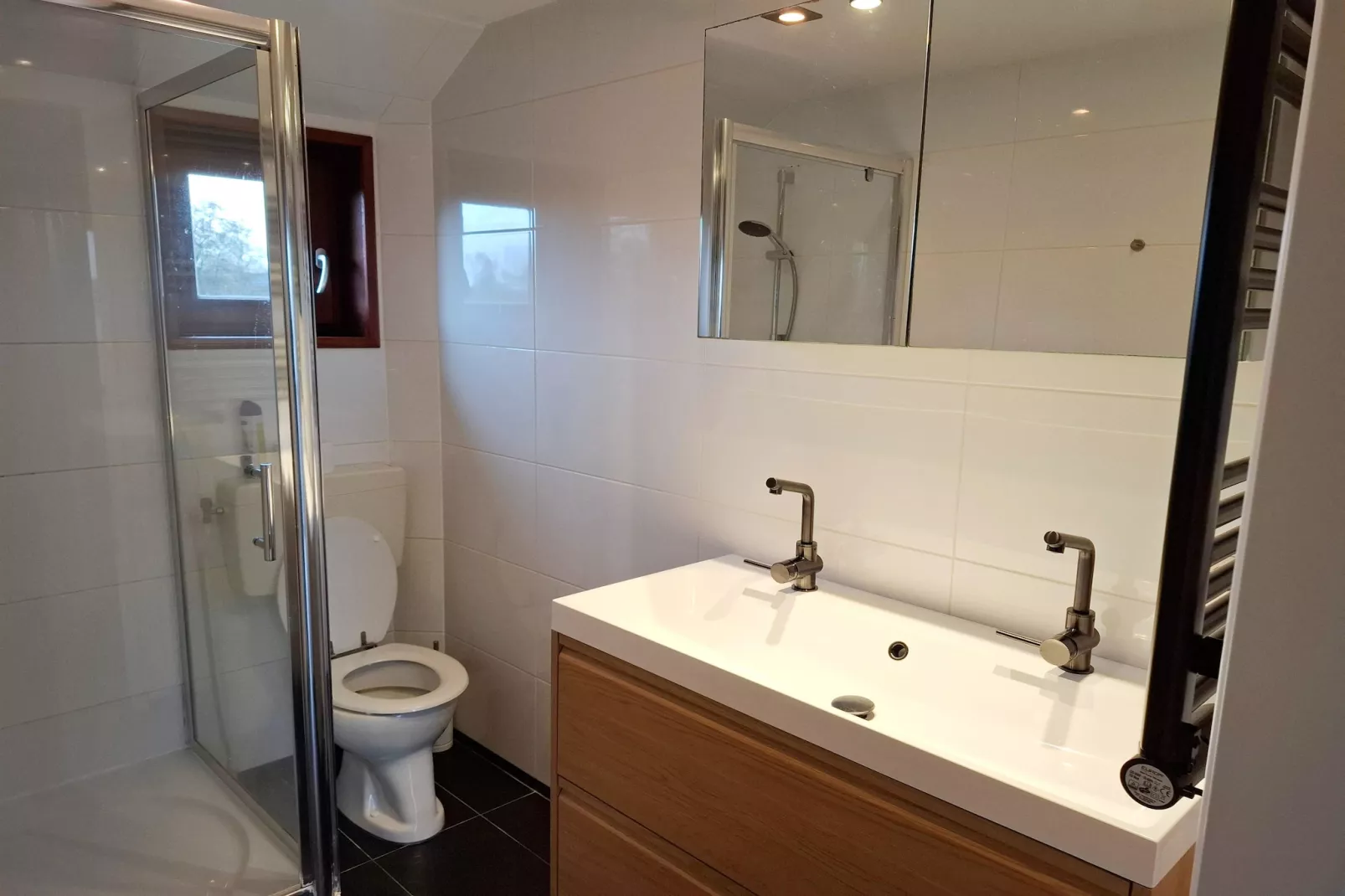Yné Lijte 68-Bathroom
