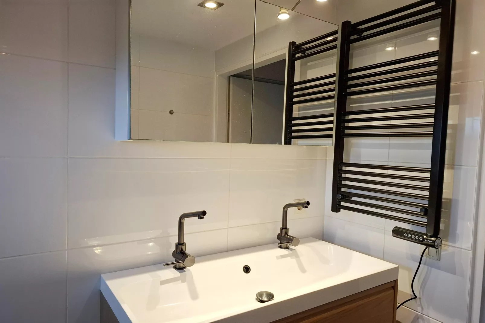 Yné Lijte 68-Bathroom