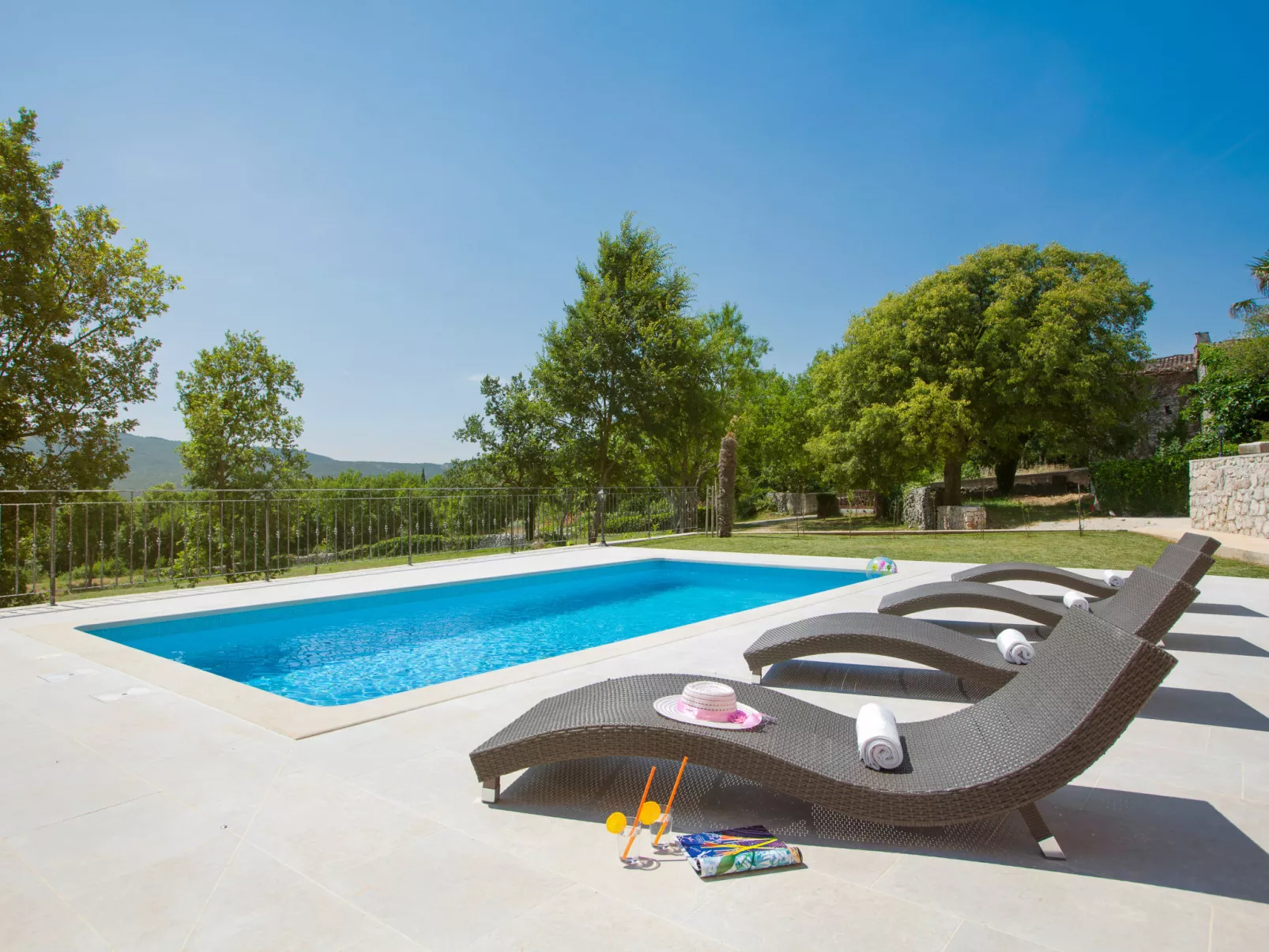 Villa Palachina Antishova-Outside