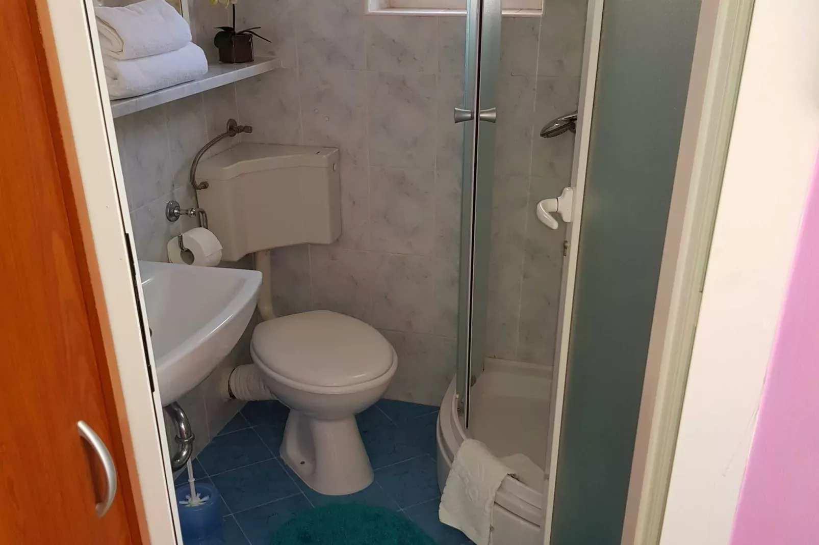 Guest House Avdic - Studio Apartment with Balcony-Bathroom