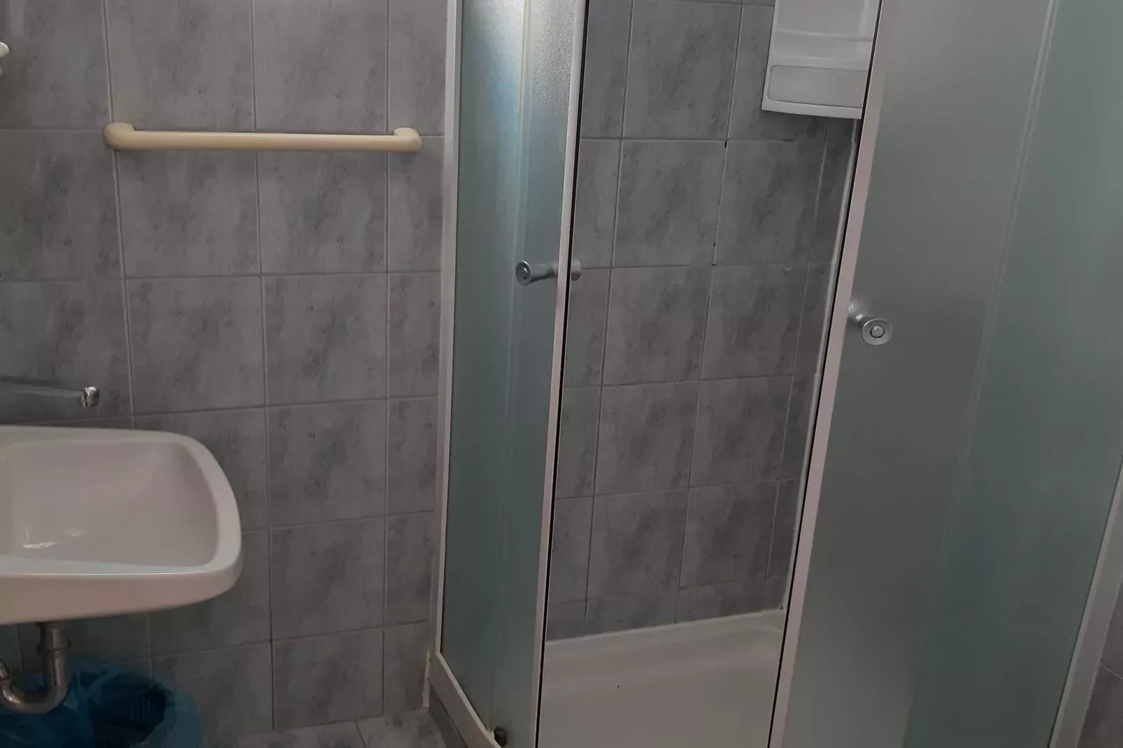 Apartments Franka Saplunara-One-Bedroom Apartment with Terrace and Sea View No1-Bathroom