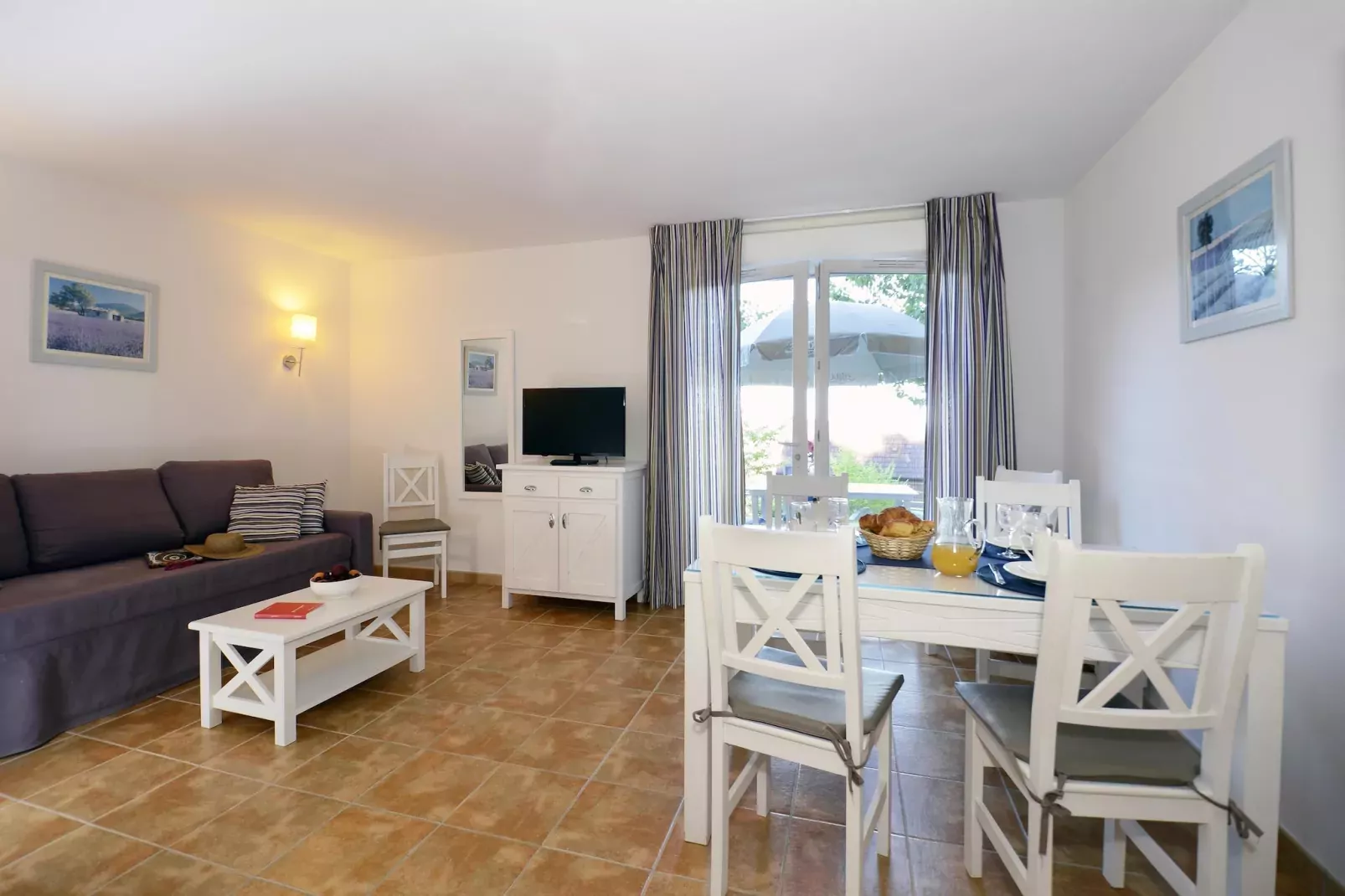 Parc Madeleine 1-Living room