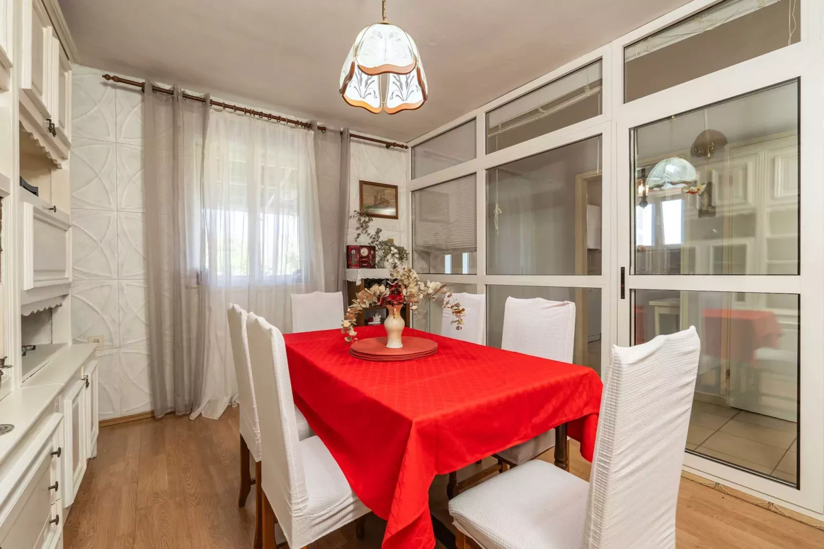 Villa Desin - Three Bedroom Apartment with Terrace and Garden View-Dining room