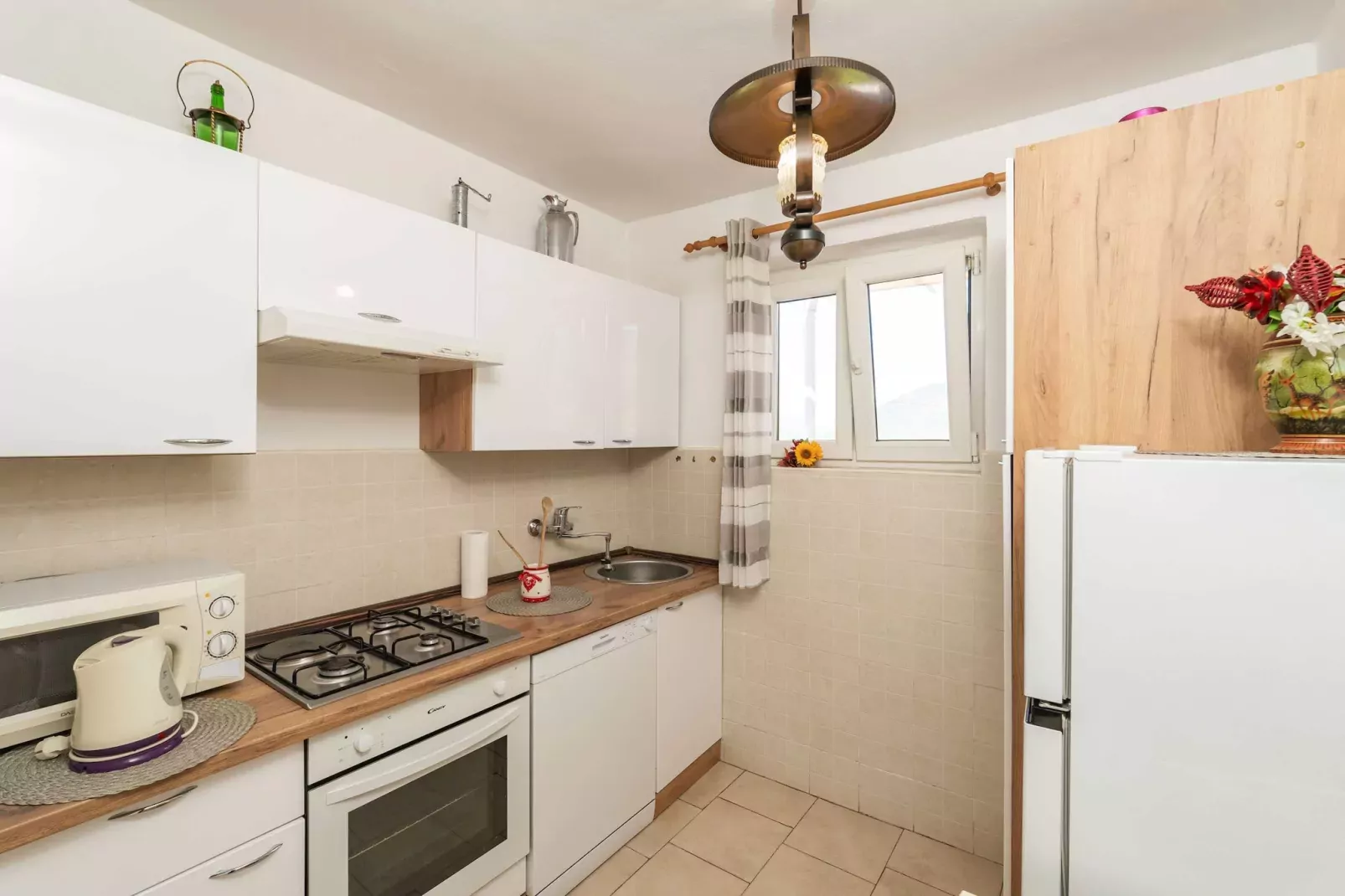 Villa Desin - Three Bedroom Apartment with Terrace and Garden View-Kitchen