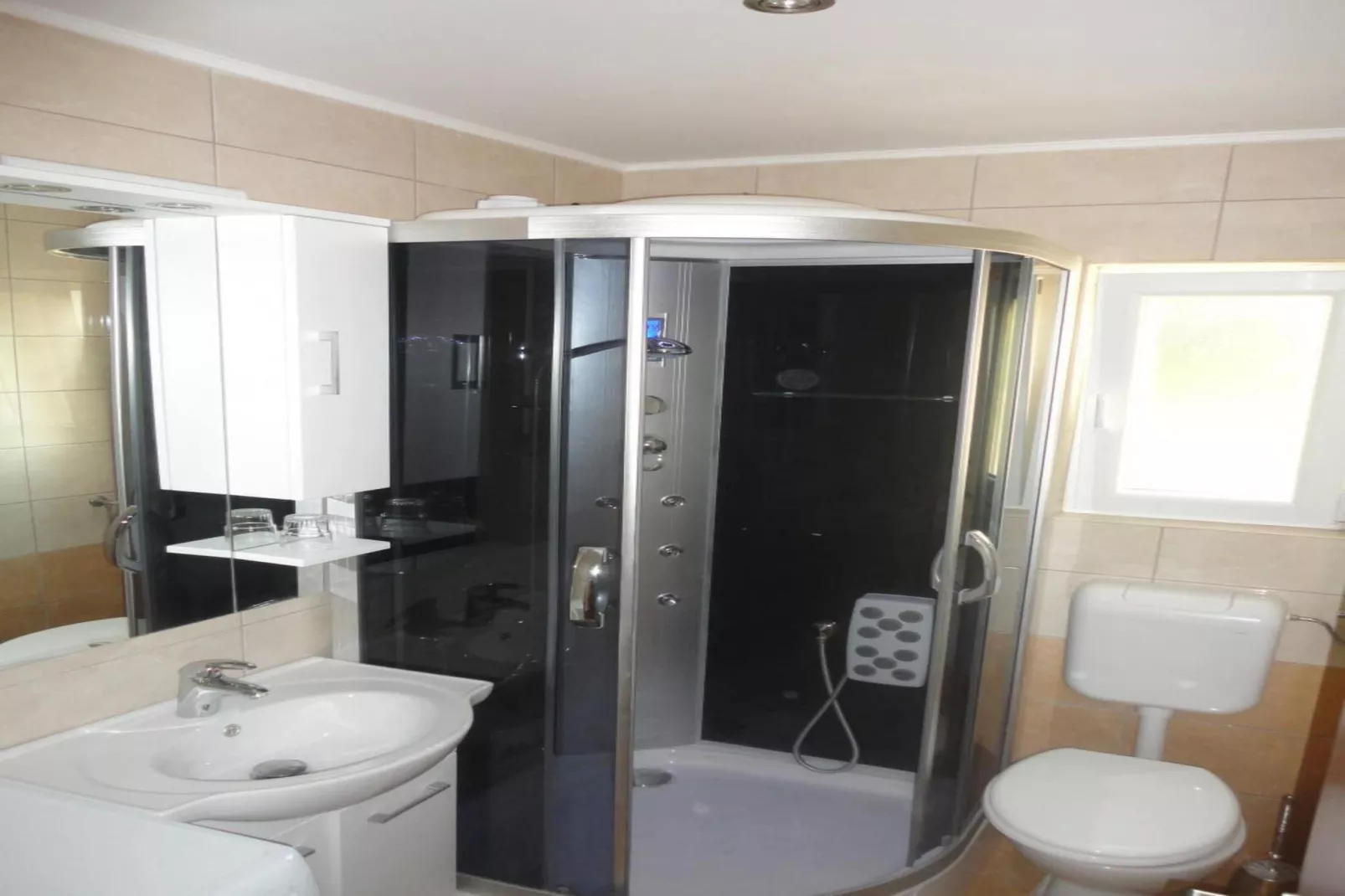 Apartments Marija Slano- Two-Bedroom Apartment with Balcony and Sea View - 1 (A)-Bathroom