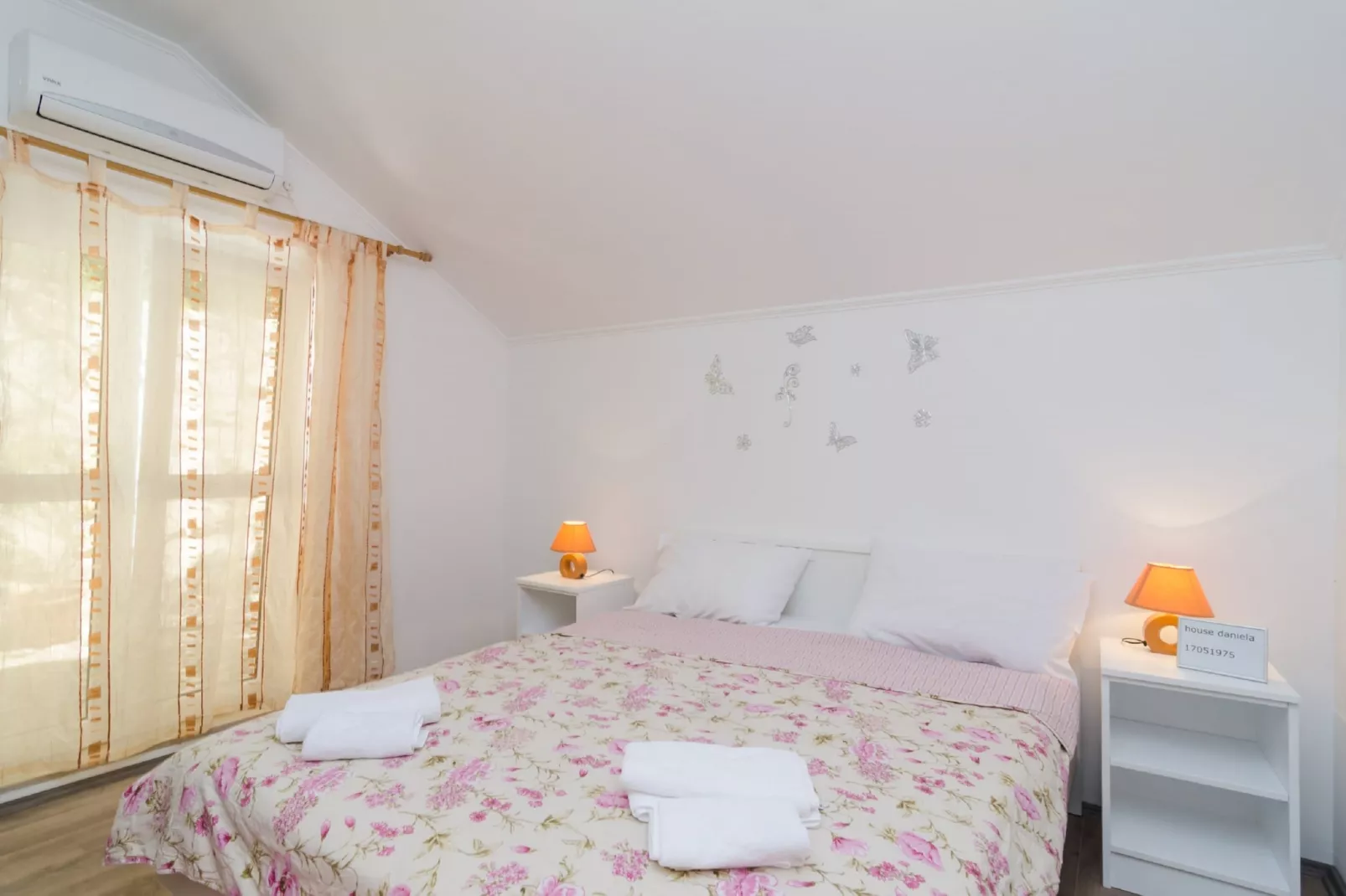 Guest House Daniela - Double Room with Terrace and Sea View - SOBA 8-Bedroom