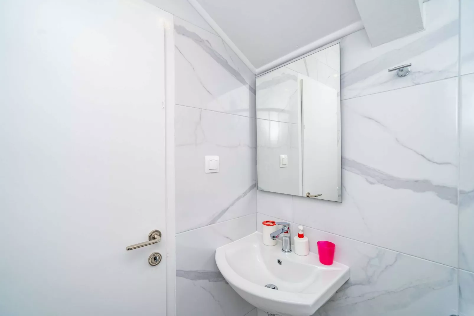 Guest House Daniela - Superior Double Room with Sea View - SOBA 6-Badezimmer
