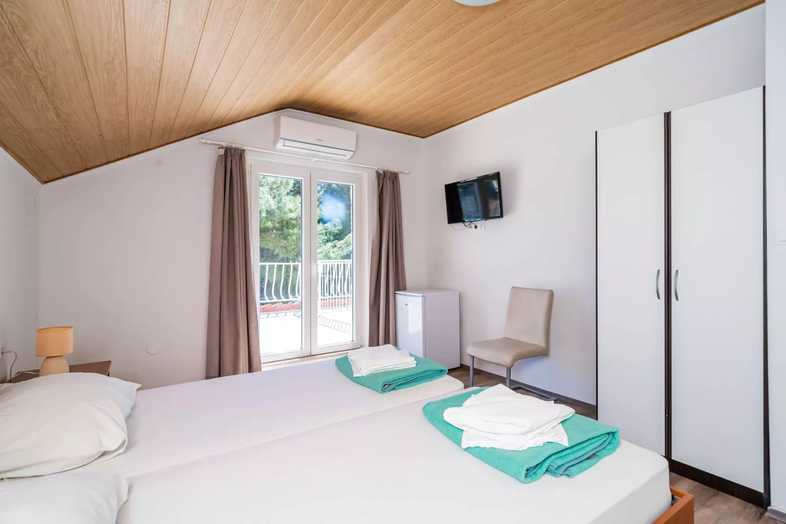 Guest House Daniela - Deluxe Double Room with Sea View - SOBA 7-Chambre