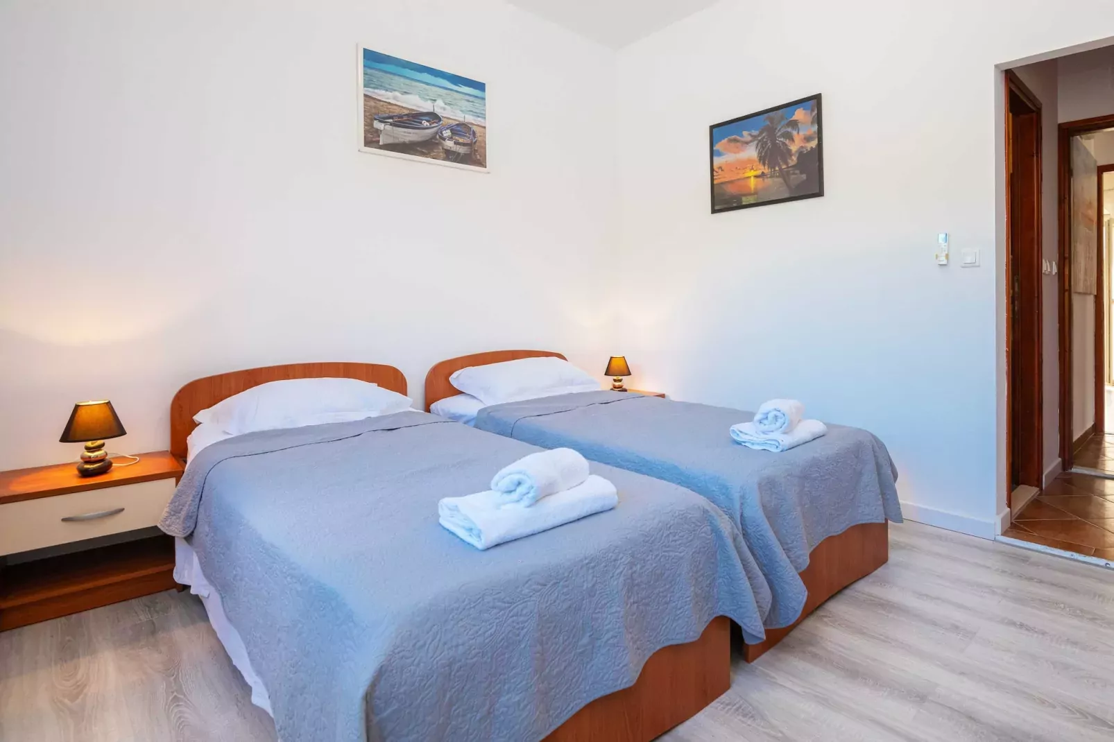 Apartments Azzurro- Three Bedroom Apartment with Terrace and Hot Tub ( Azzurro I-donji)-Chambre