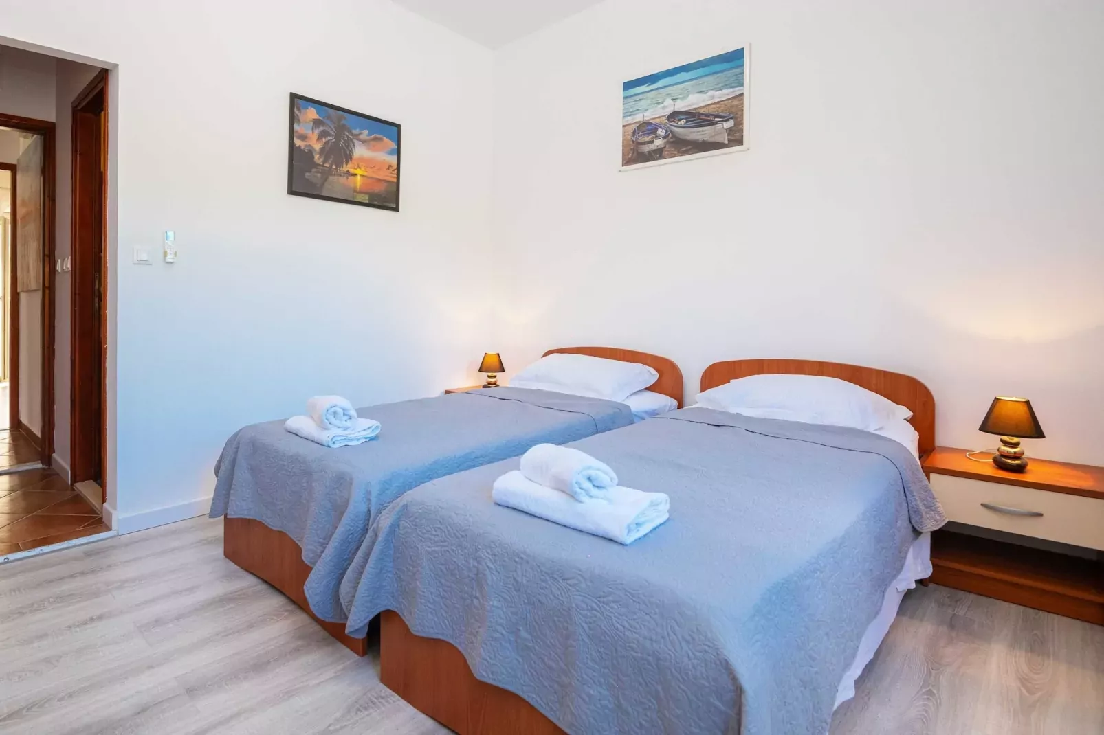 Apartments Azzurro- Three Bedroom Apartment with Terrace and Hot Tub ( Azzurro I-donji)-Chambre