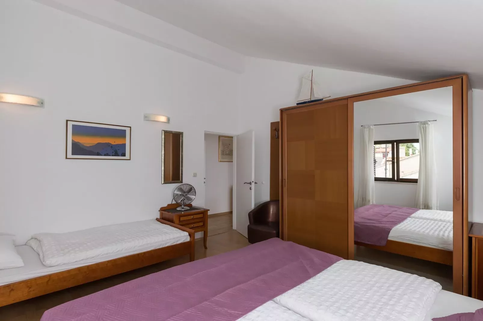 Guest House Kono - Two-Bedroom Apartment with Balcony and Sea View - Marka Gjaje Street-Bedroom