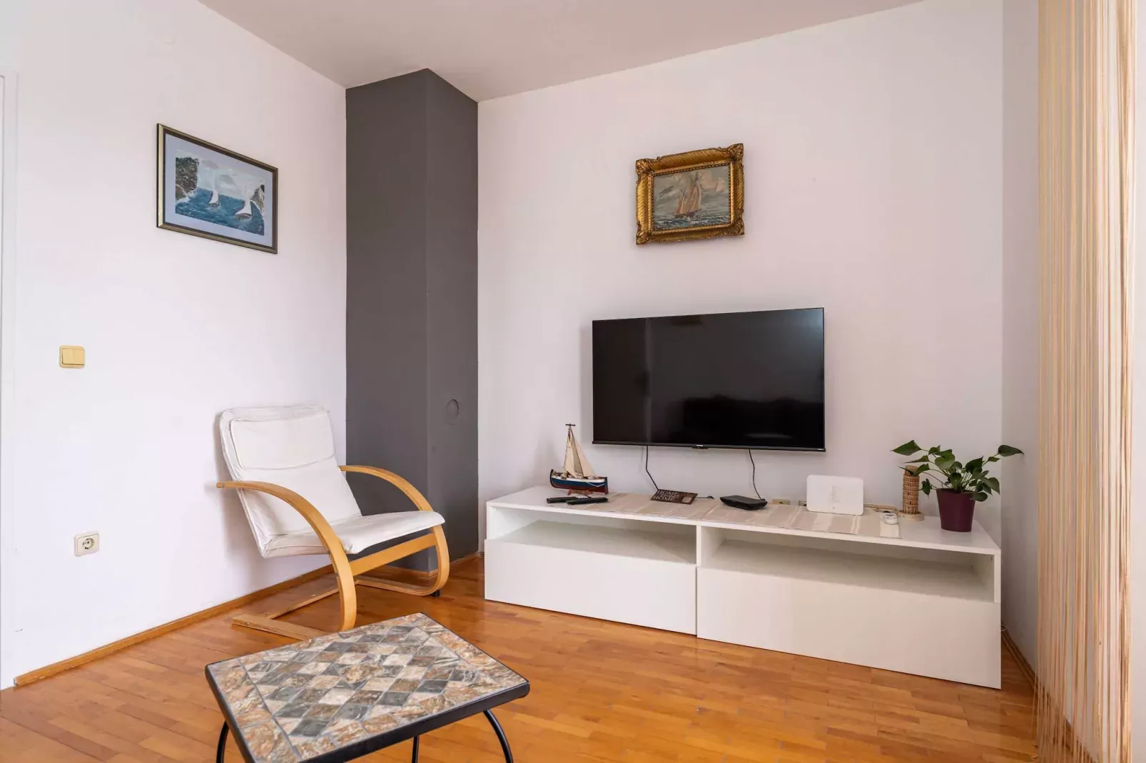 Apartment Marisol - One Bedroom Apartment with Balcony and Sea View-Salon
