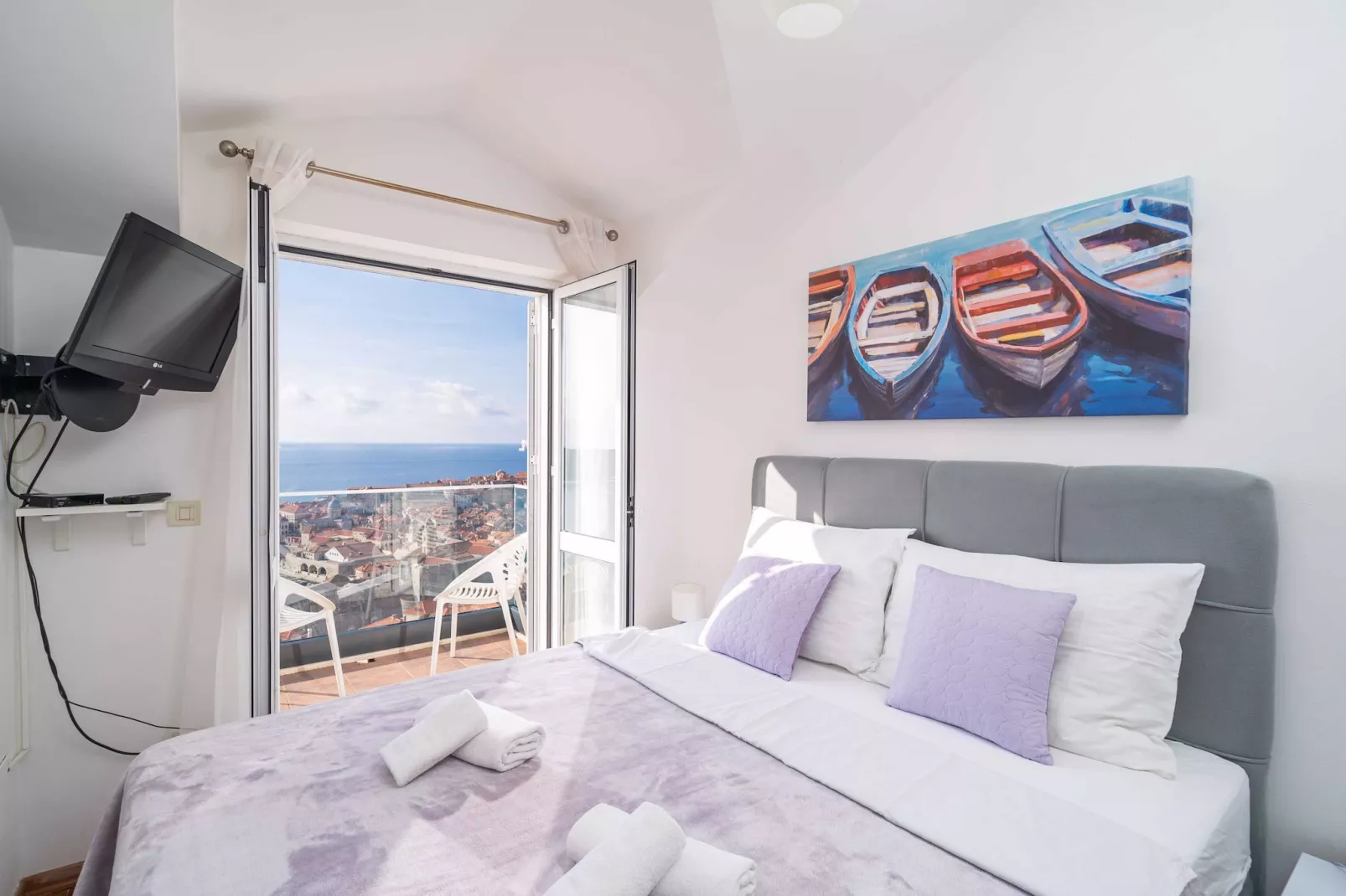 Apartments Isabora - Comfort Three-Bedroom Apartment with Balcony and Sea View (Second Floor)-Bedroom
