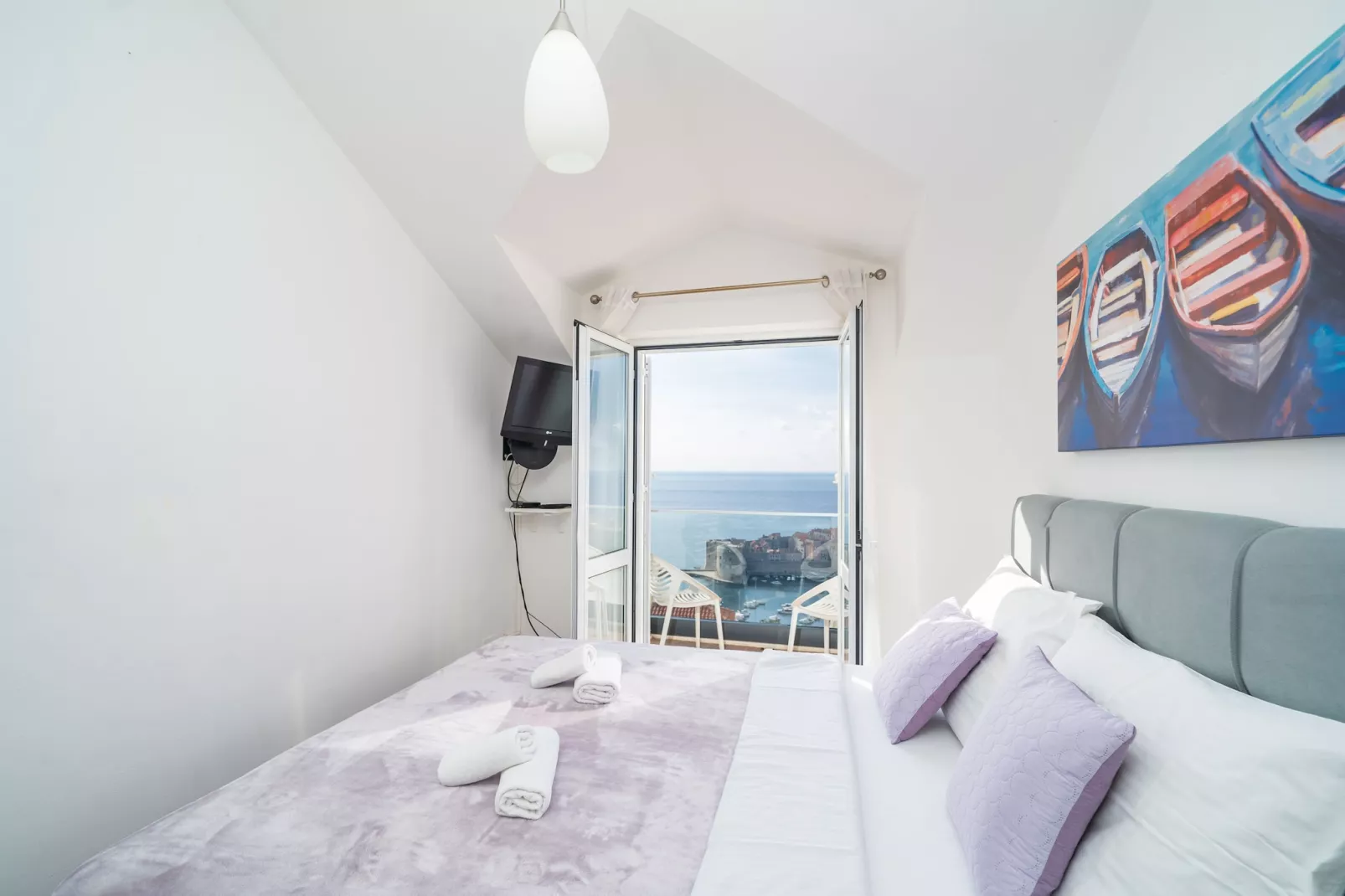 Apartments Isabora - Comfort Three-Bedroom Apartment with Balcony and Sea View (Second Floor)-Bedroom