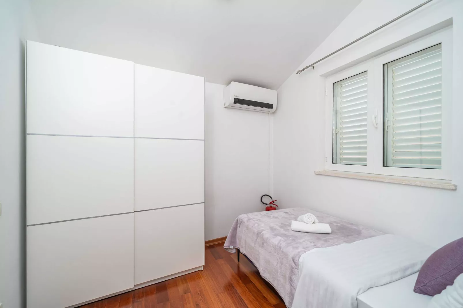 Apartments Isabora - Comfort Three-Bedroom Apartment with Balcony and Sea View (Second Floor)-Bedroom