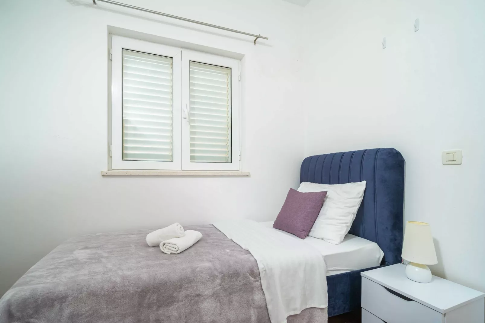 Apartments Isabora - Comfort Three-Bedroom Apartment with Balcony and Sea View (Second Floor)-Bedroom