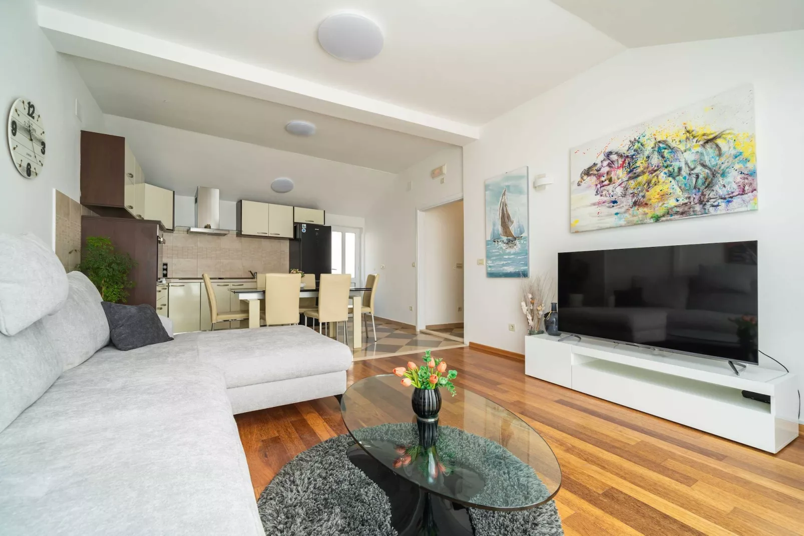 Apartments Isabora - Comfort Three-Bedroom Apartment with Balcony and Sea View (Second Floor)-Indoor