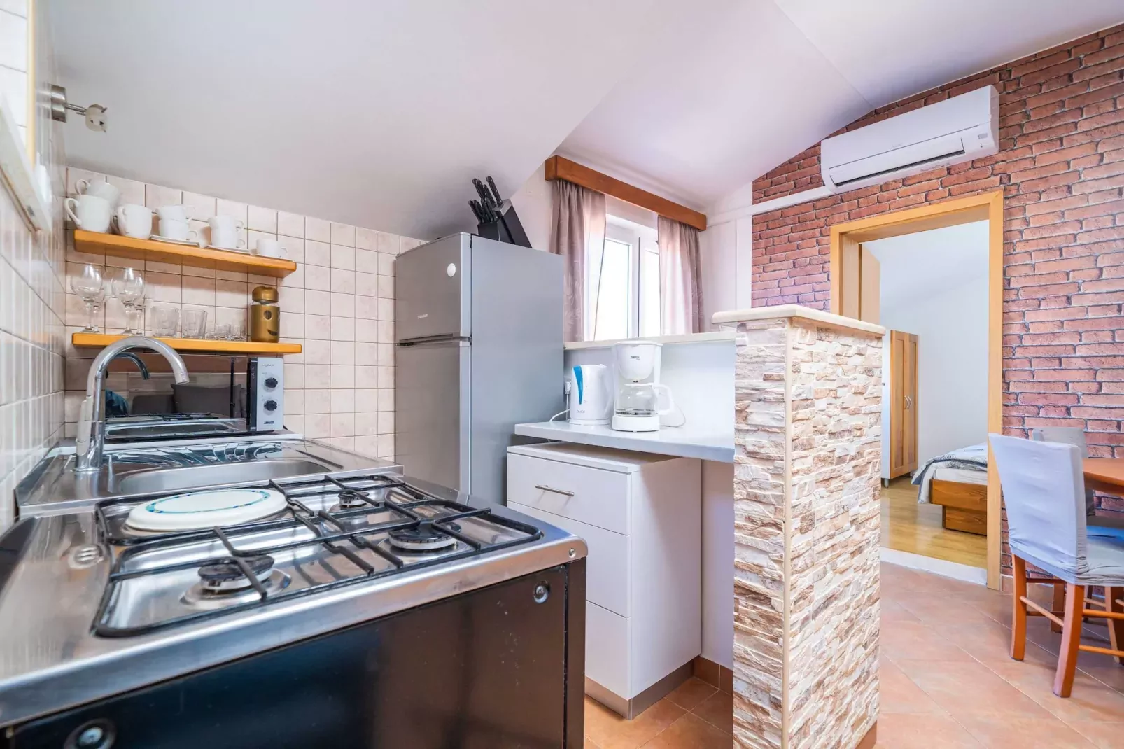 Apartments Senjo - One Bedroom Apartment with Balcony with Sea View (Apartman 1)-Cuisine
