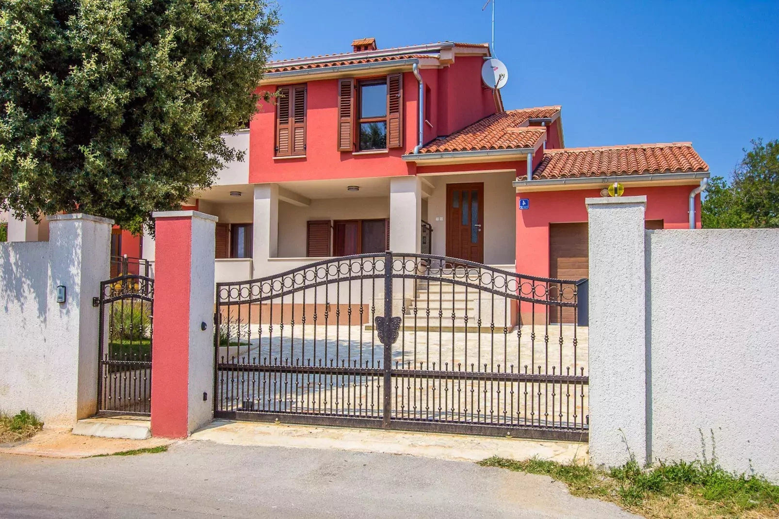 Casa Racchi / Veliki-Exterior summer