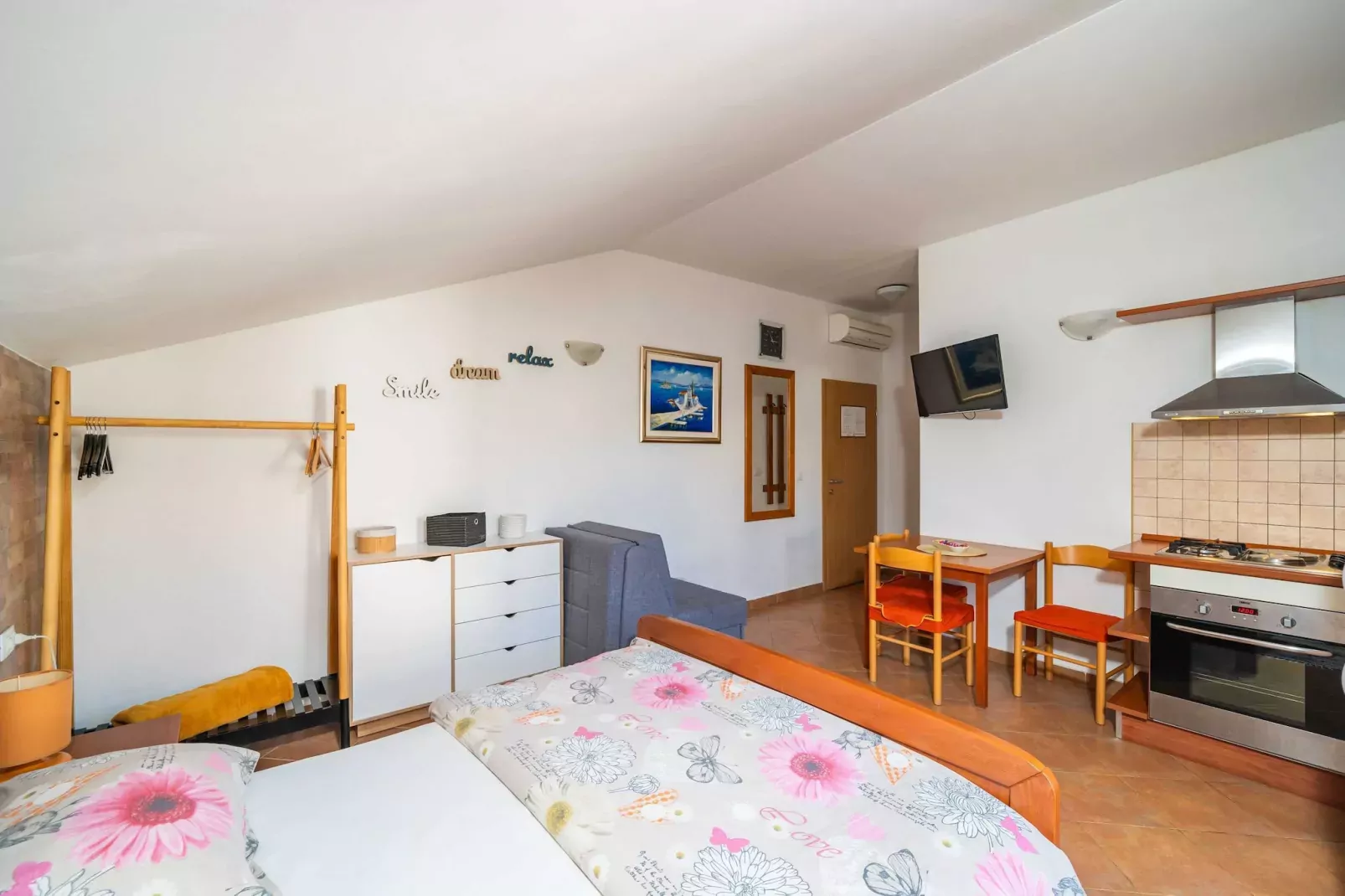 Apartments Senjo - Studio Apartment with Balcony and Garden View (Apartman 5)-Chambre