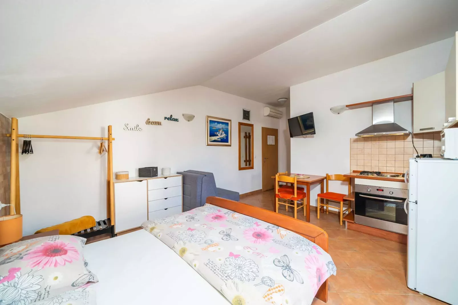 Apartments Senjo - Studio Apartment with Balcony and Garden View (Apartman 5)-Chambre