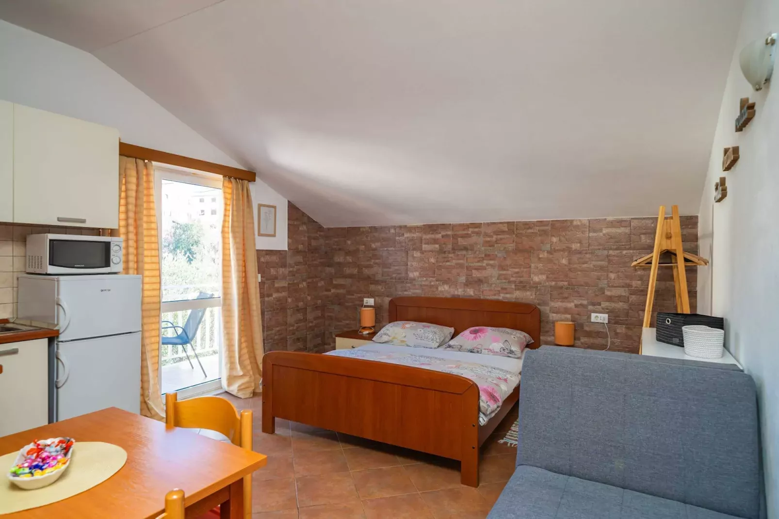 Apartments Senjo - Studio Apartment with Balcony and Garden View (Apartman 5)-Chambre