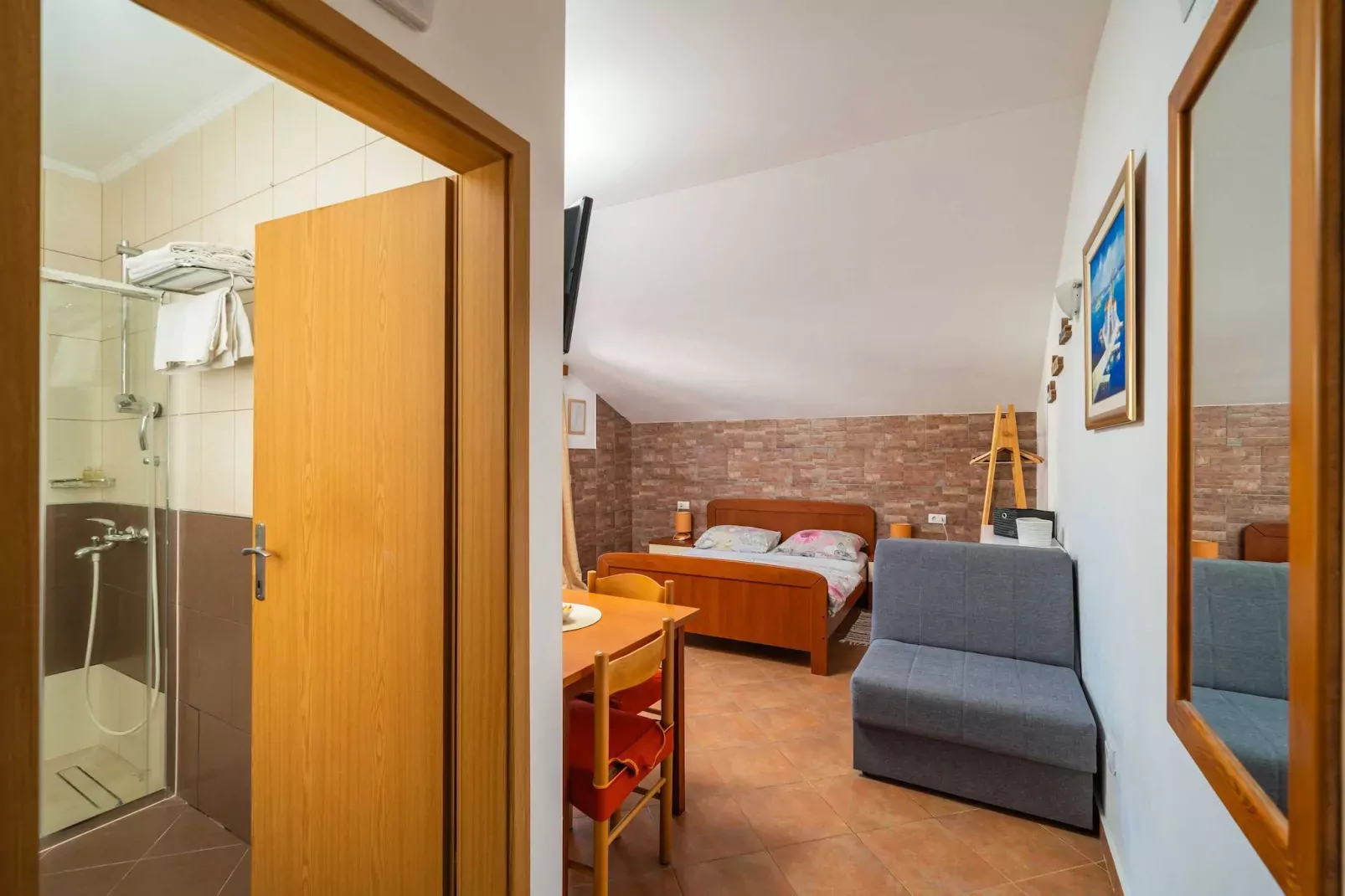 Apartments Senjo - Studio Apartment with Balcony and Garden View (Apartman 5)-Chambre