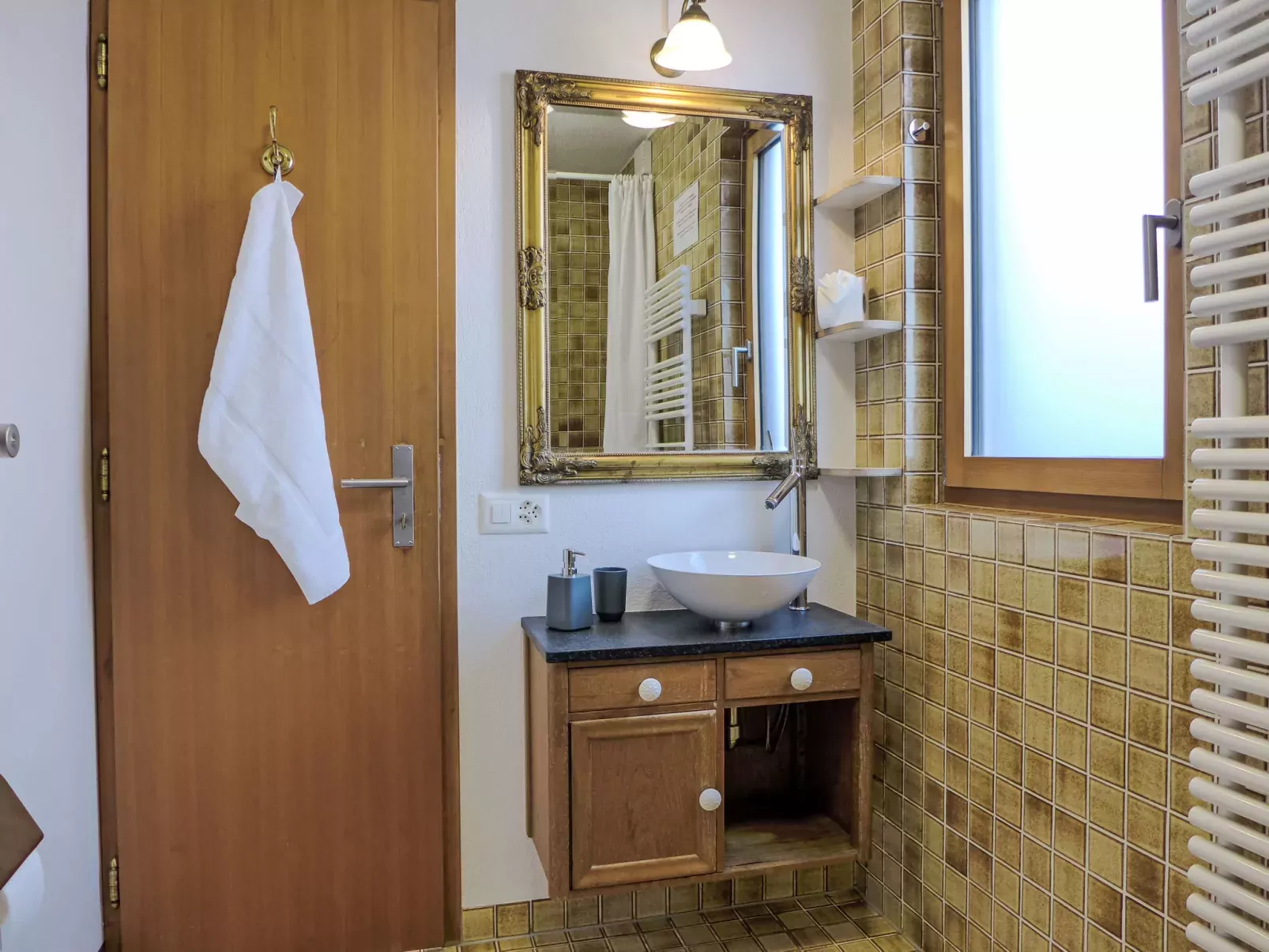 Chalet Bienli Mitte-Dedans
