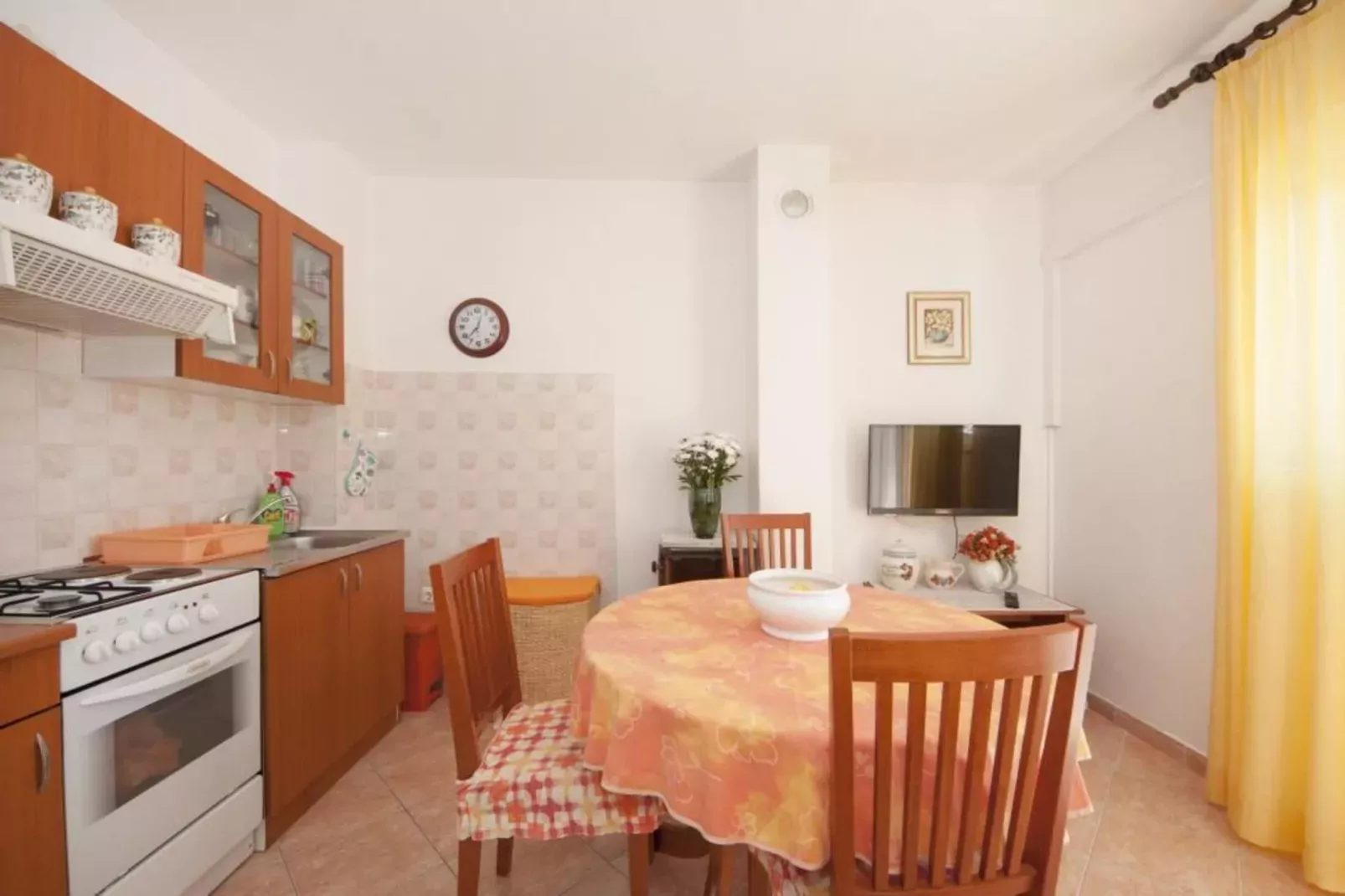Apartments Mira - One Bedroom Apartment with Balcony(A2)-Kitchen