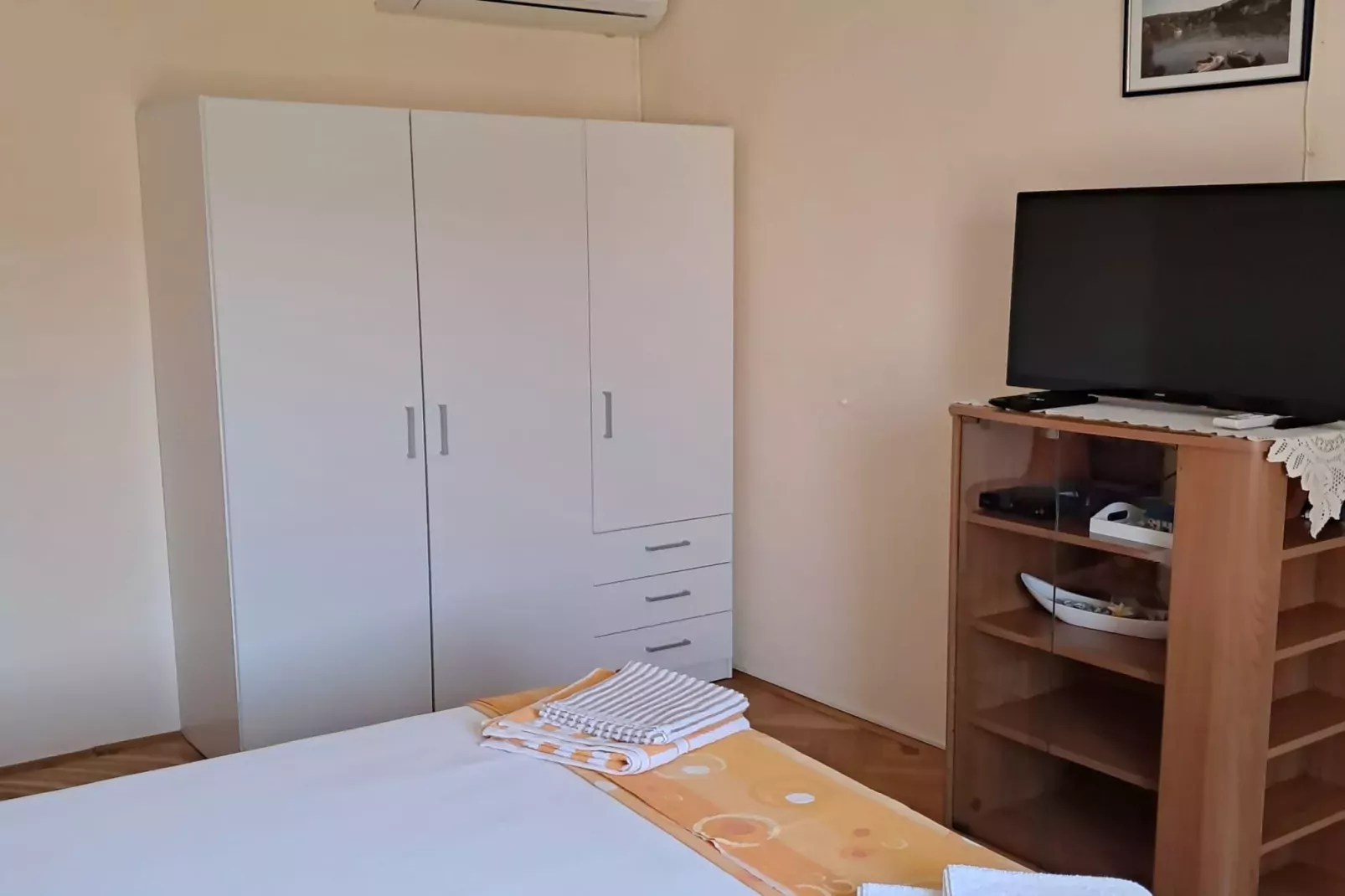 Apartments Gorana - One-Bedroom Apartment with Terrace and Sea View(A2) (ST)-Bedroom