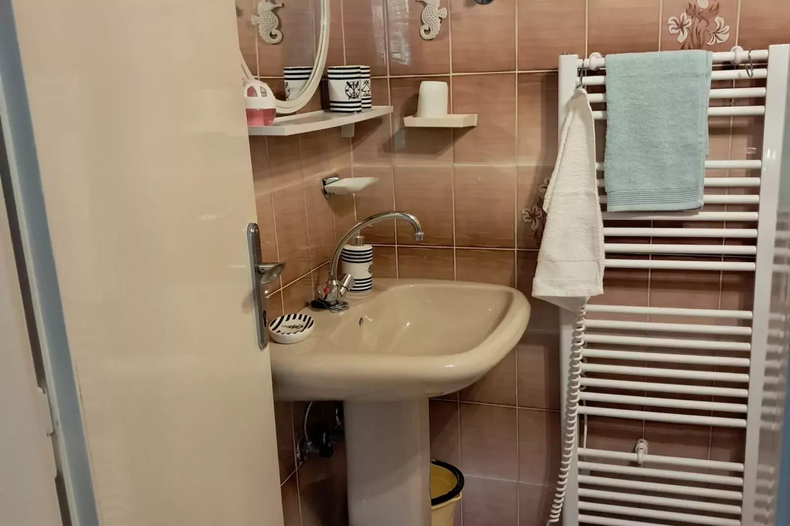 Apartments Gorana - One-Bedroom Apartment with Terrace and Sea View(A2) (ST)-Bathroom